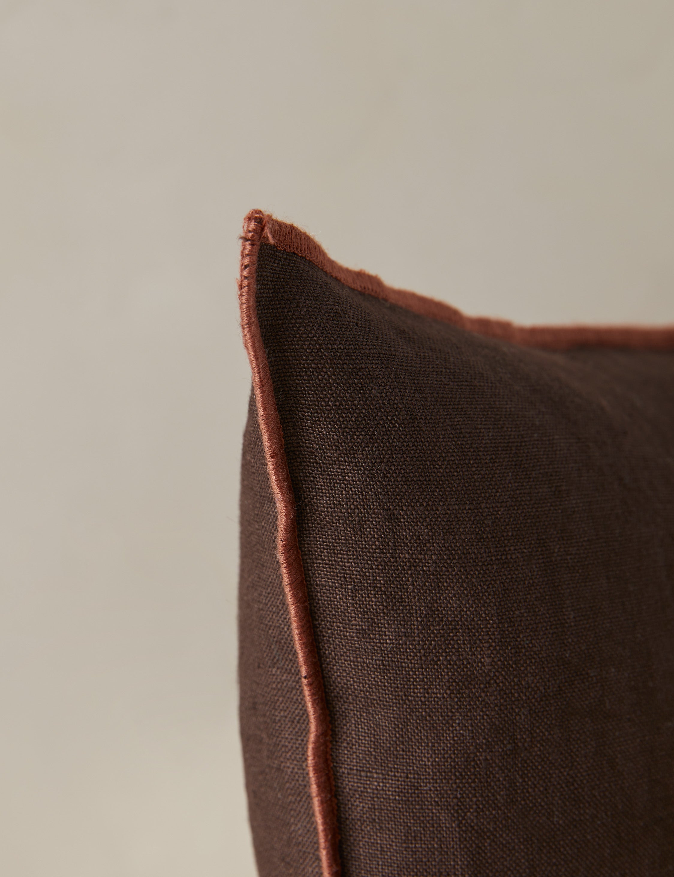Stylish Carys Contrast Linen Pillow Cover - Breathable & Durable Home Decor for Sofa, Bedroom, and Living Room - Perfect for Modern Farmhouse, Boho, and Scandinavian Interior Design Styles