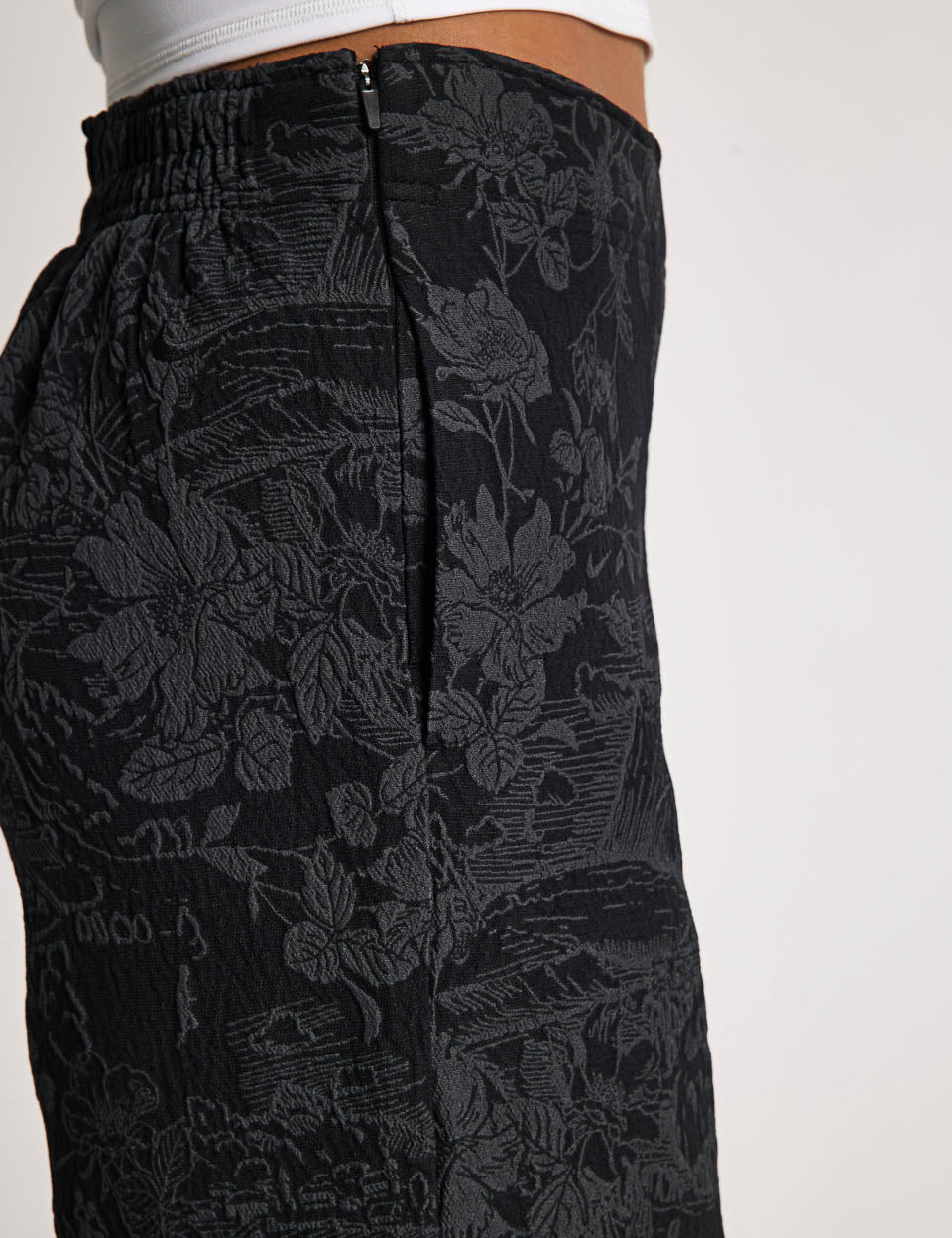 Premium Jacquard Track Pants for Men & Women - Breathable Sportswear Collection in Black/Anthracite - Perfect for Gym, Running & Casual Wear
