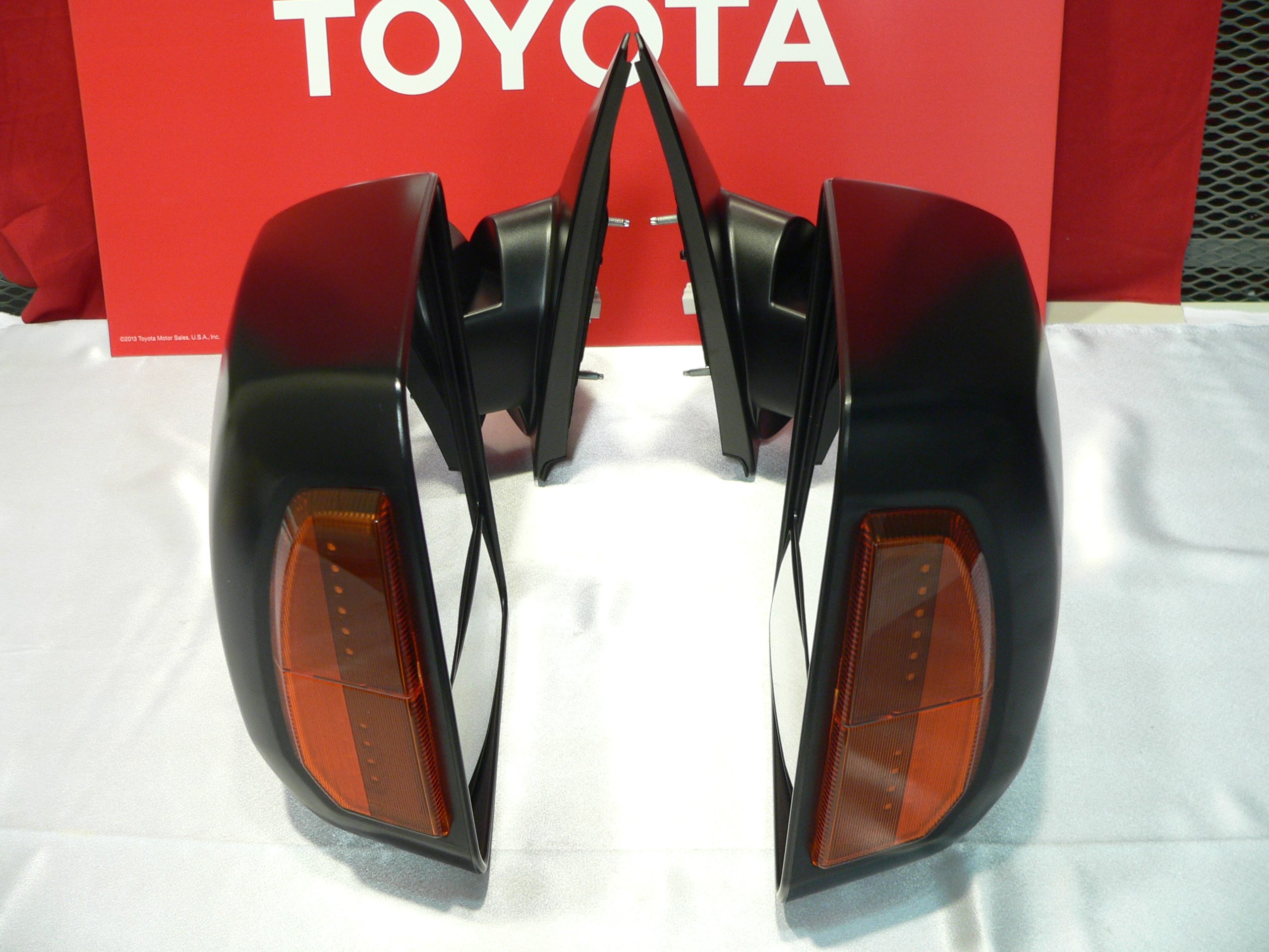 Toyota Tundra Power Towing Mirrors - Heated, Auto-Dimming, Turn Signal (Pair) - Perfect for Heavy-Duty Towing & Off-Road Adventures