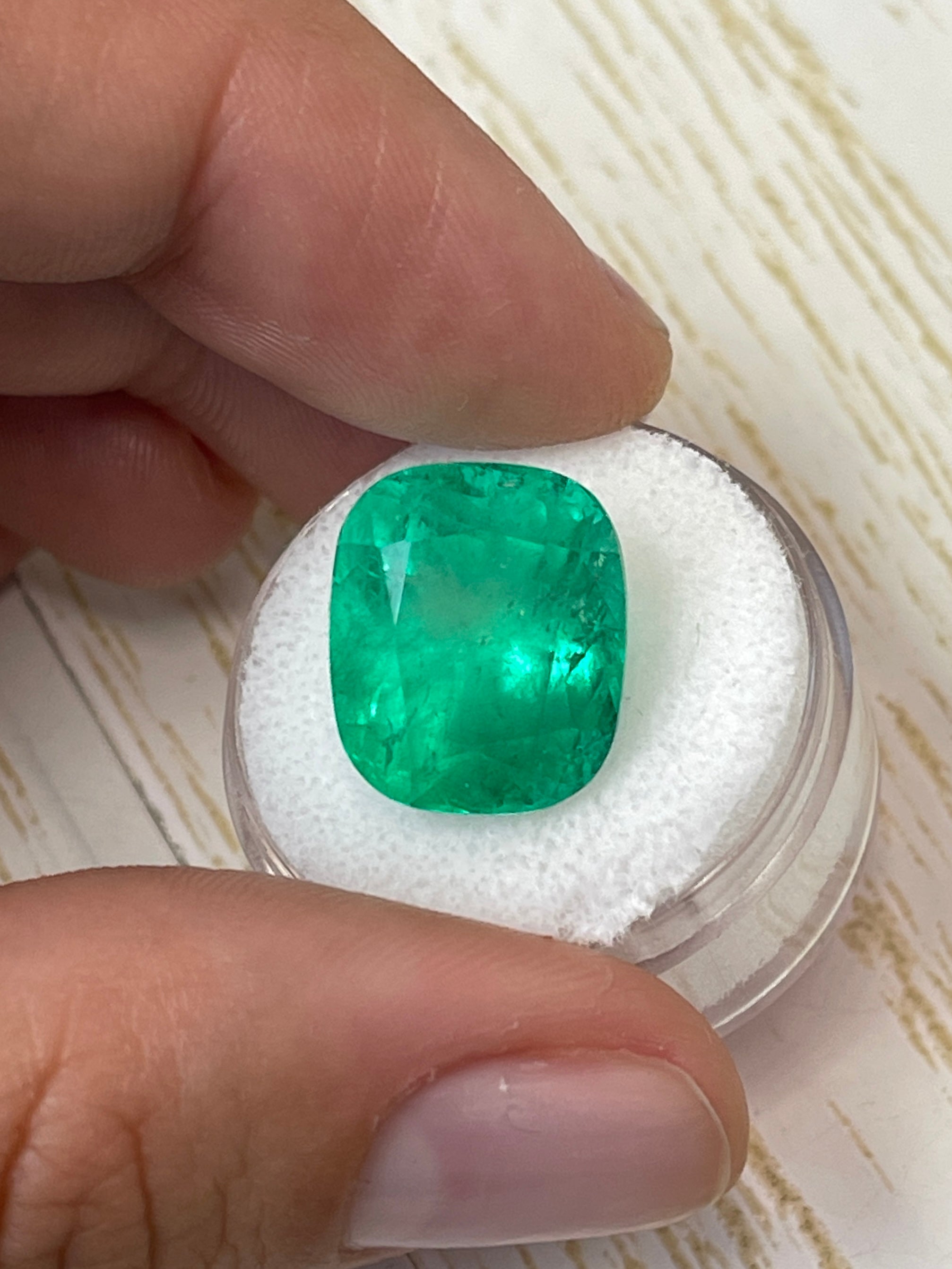 14.88 Carat Natural Cushion Cut Colombian Emerald Gemstone - 16x13mm AAA Quality Loose Green Emerald for Jewelry Making, Engagement Rings & Luxury Gifts