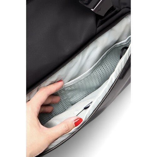 Peak Design Tech Pouch Small Charcoal - Compact Travel Organizer for Cables, Chargers & Accessories - Perfect for Business Trips, Camping & Daily Commute