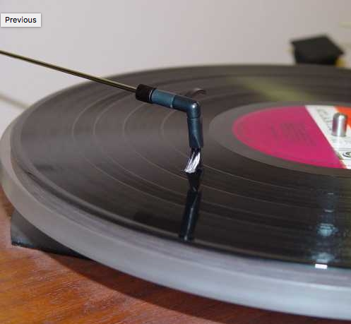 Anti-Static Record Cleaning Arm – Vinyl Record Brush for Dust & Static Removal – Perfect for Turntables & Vinyl Collections