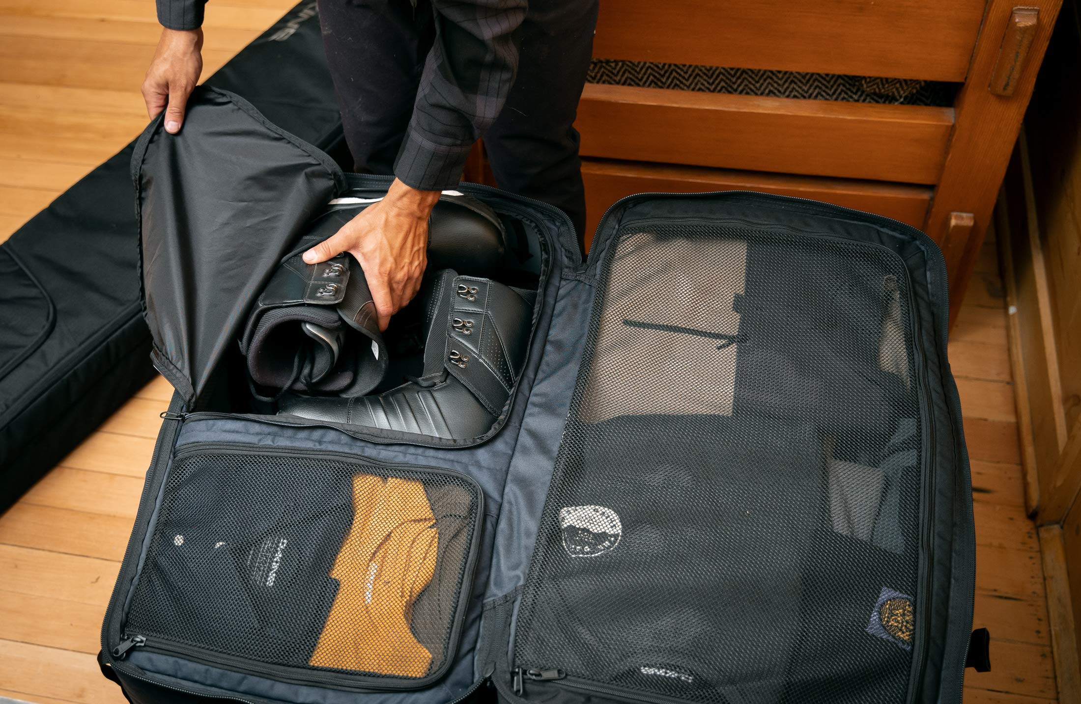 Dakine Split Roller Luggage - Lightweight Expandable Travel Suitcase with Wheels for Men & Women | Perfect for Airplane Carry-On, Business Trips & Vacation Packing