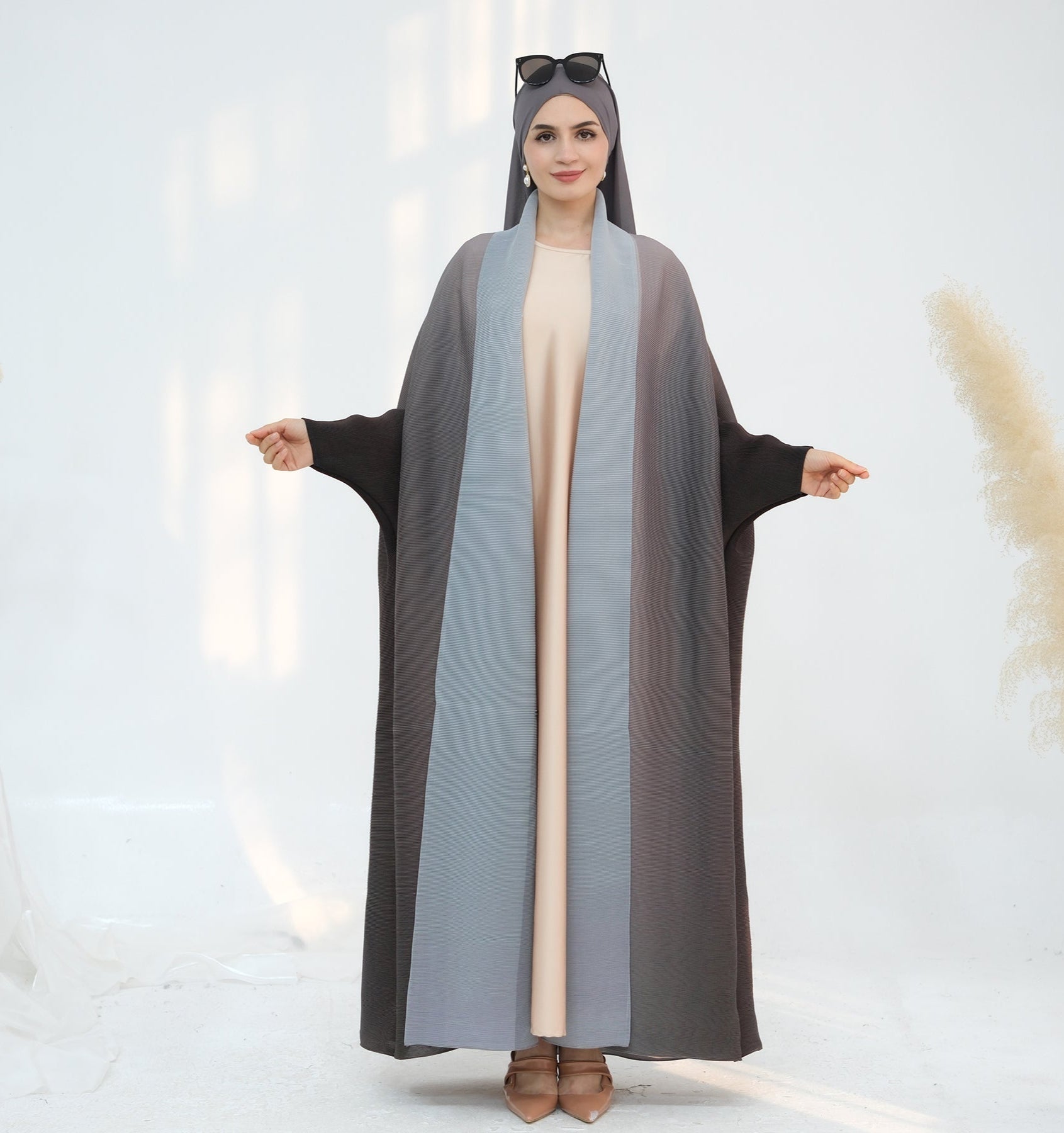 Elegant Brown Pleated Ombre Kimono Open Abaya for Women - Boho Chic Loose Cover Up for Beach, Party & Special Occasions