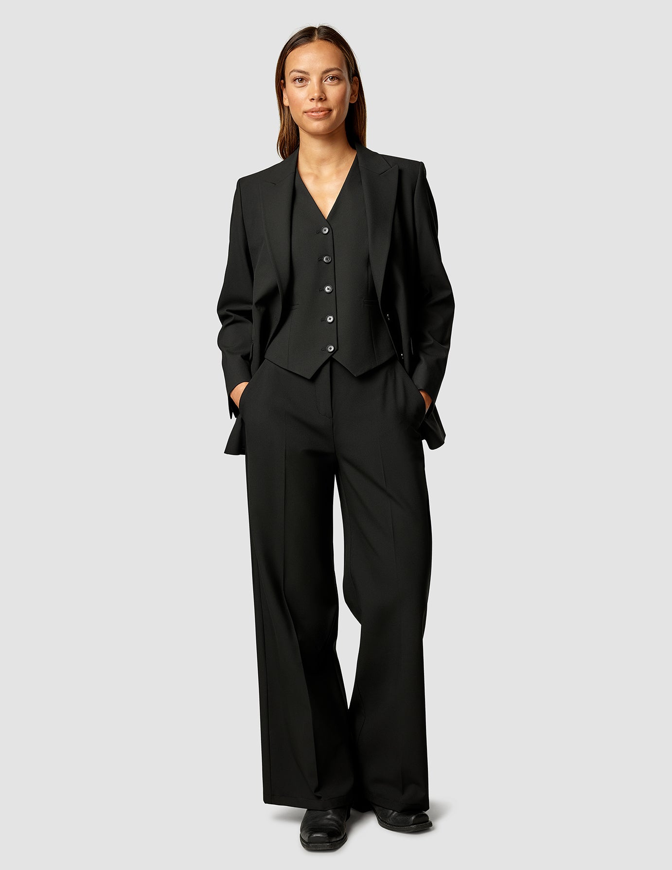 Essential Black Short Vest for Women - Lightweight Layering & Casual Outfits | Perfect for Spring, Fall & Outdoor Activities