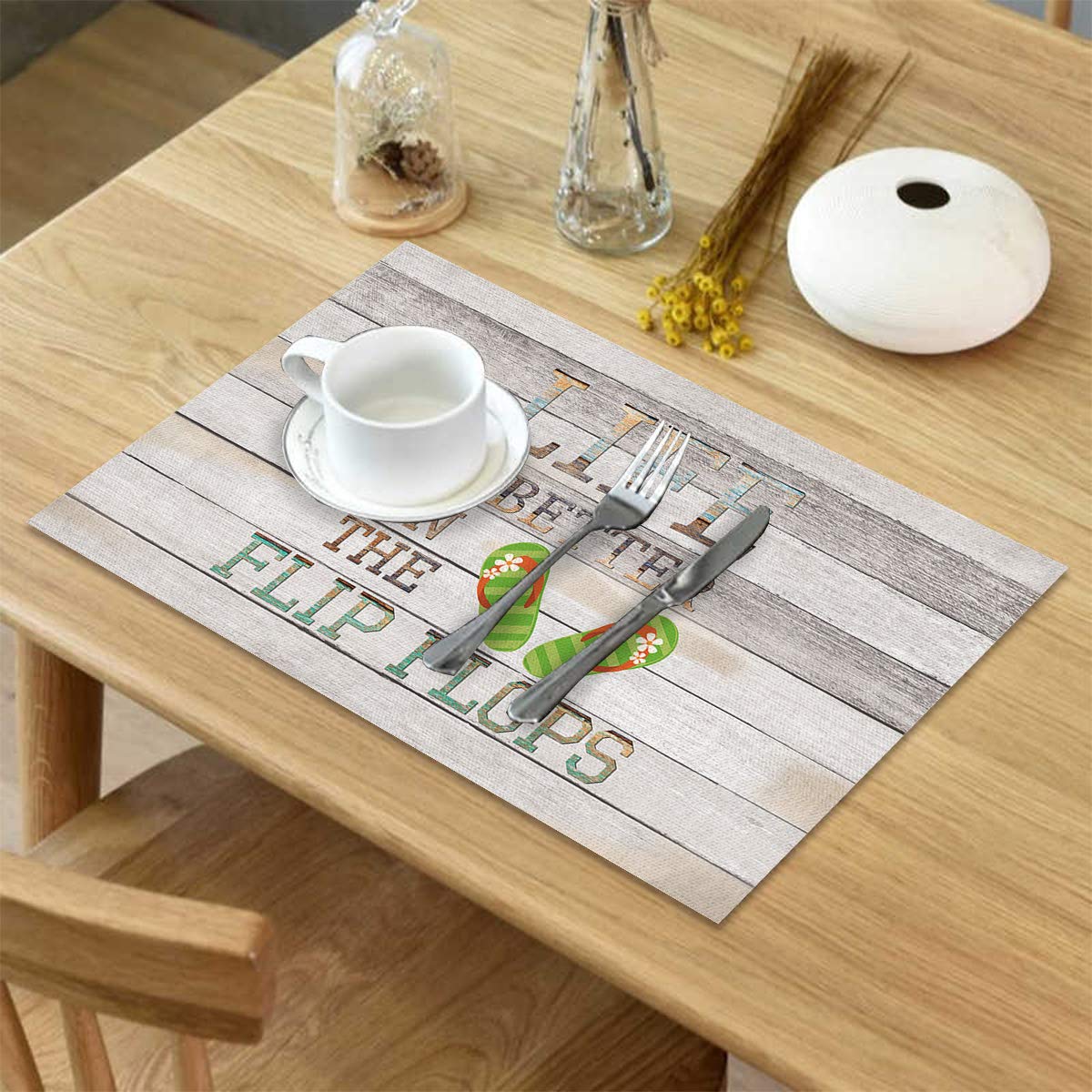 Xspring Set of 4 Wood Grain Burlap Placemats - Heat Resistant & Washable Round Table Mats for Dining, Patio, Outdoor Use - Perfect for Beach Houses, Summer BBQs, and Casual Entertaining