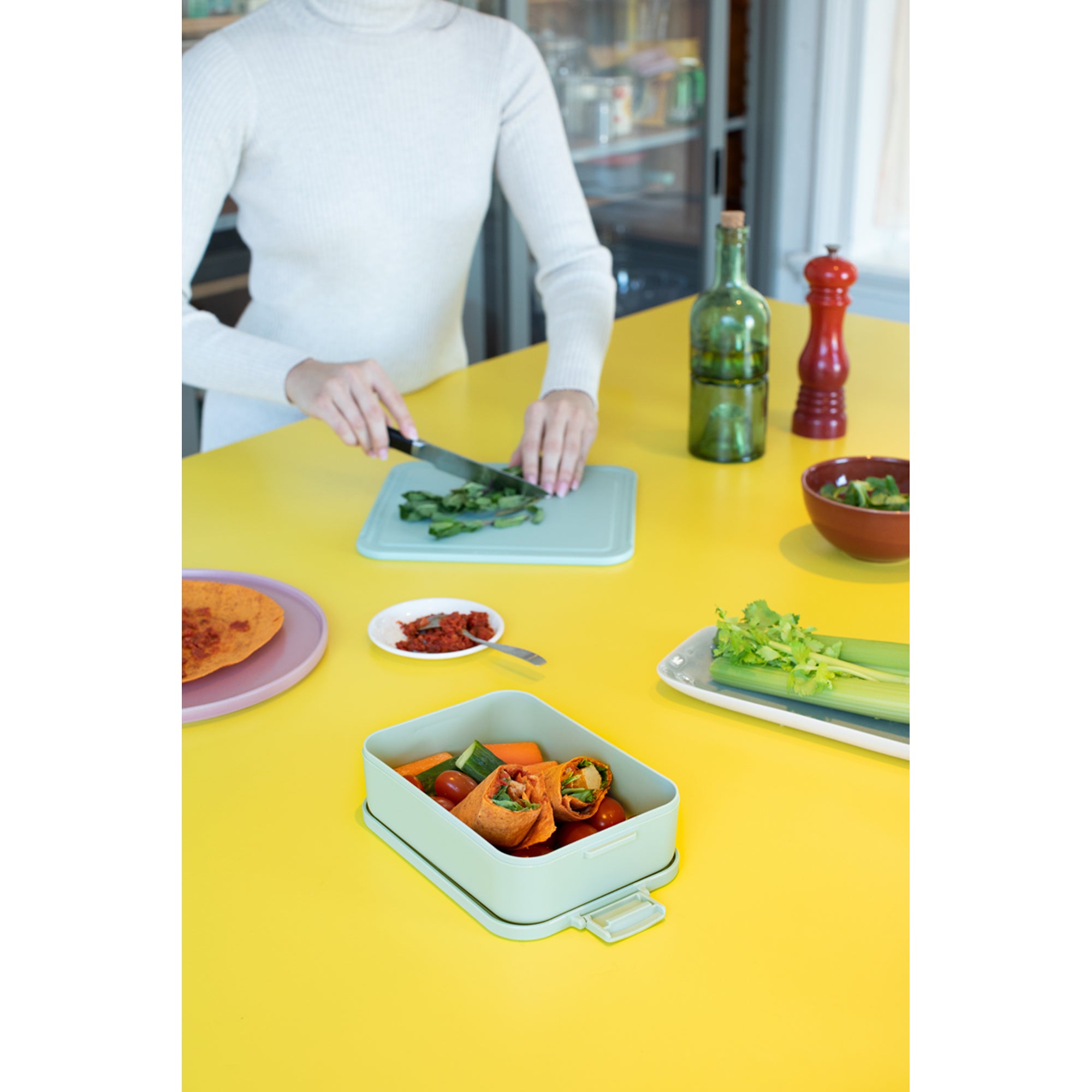 Make & T 1.1L Insulated Lunch Box - Jade Green | Leak-Proof Bento Box for Work, School & Picnics | Eco-Friendly Food Container