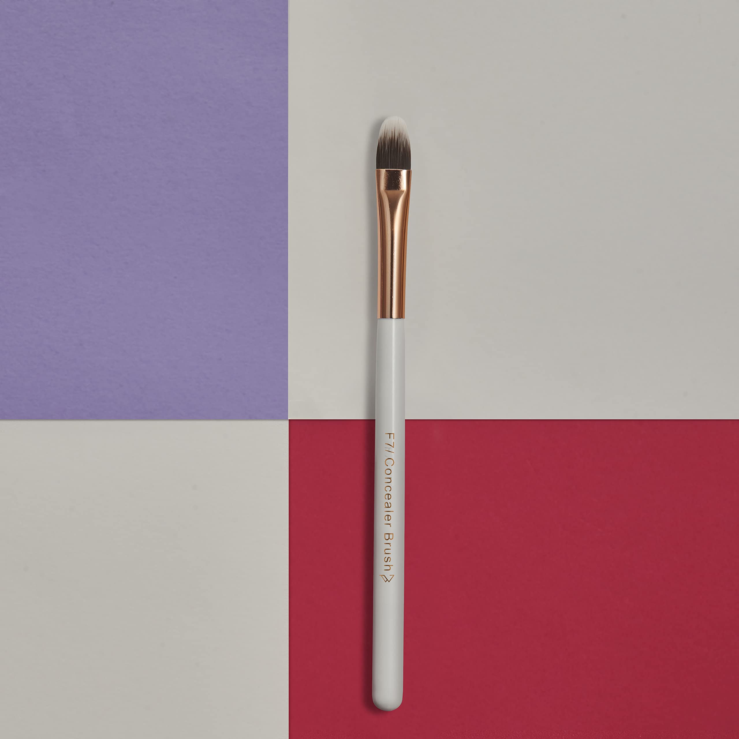 Professional Large Highlighter Brush for Face - Soft Cruelty-Free Bristles, Vegan & No Animal Fibers - Perfect for Blending, Contouring & Highlighting (Pack of 1) | Ideal for Makeup Artists & Everyday Glam Looks