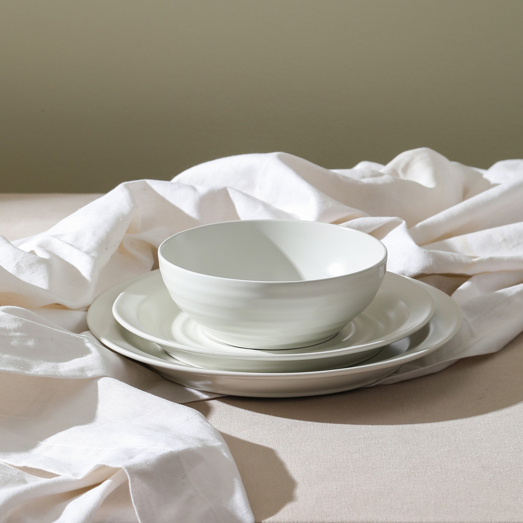 Premium Orbit Stoneware Dinnerware Set - 16-Piece White Porcelain Dinner Plates & Cereal Bowls for Everyday Use, Family Dining & Entertaining