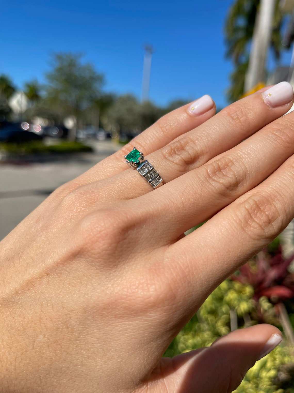 1.10tcw Vivid Green Colombian Emerald & Diamond Princess Cut 14K Gold Engagement Ring for Women - Perfect for Proposals, Anniversaries & Special Occasions