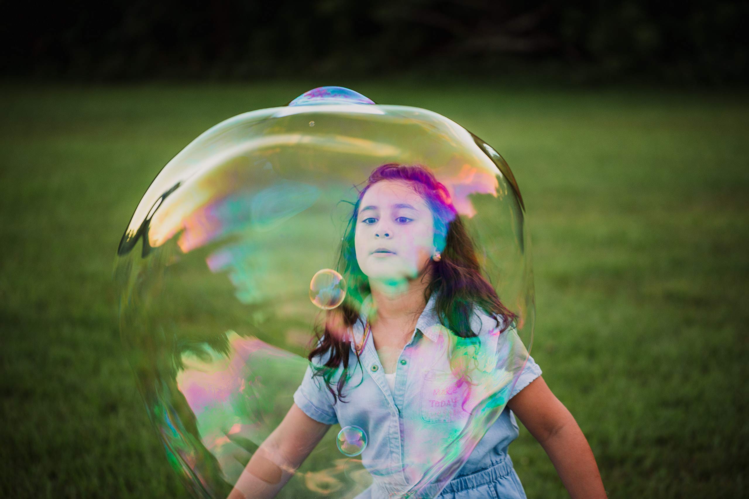 WOWMAZING Unicorn Giant Bubbles Kit with Wand, 7 Bubble Concentrate Pouches & 8 Sun-Activated Stickers | Outdoor Bubble Toy for Kids & Birthday Parties | Made in USA | Perfect for Backyard Fun, Summer Activities & Family Gatherings