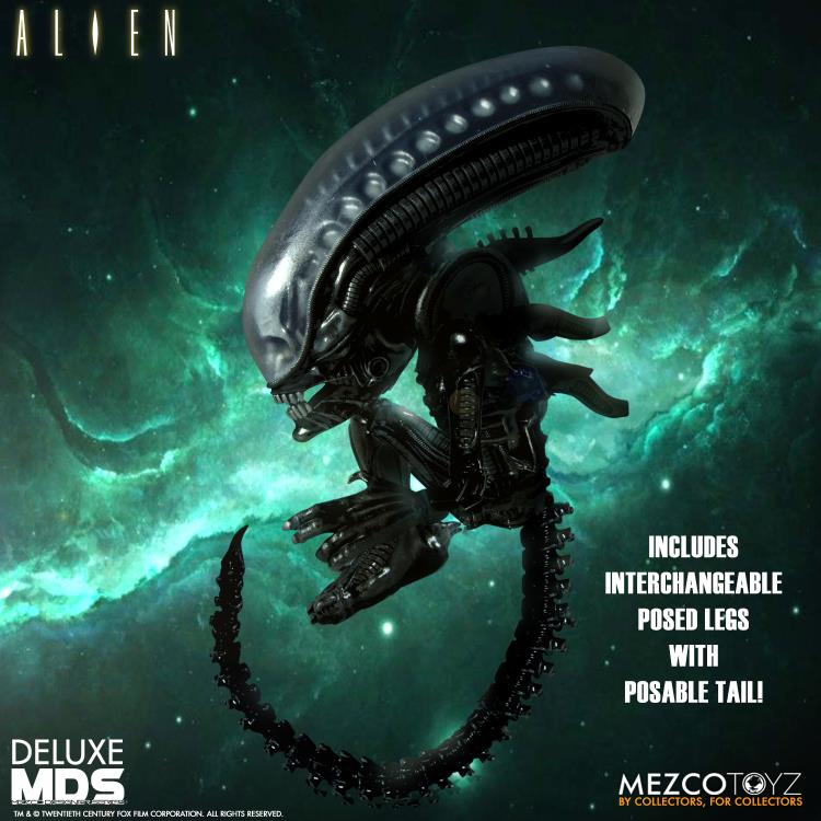 Mezco Designer Series Deluxe Alien Action Figure Set - Collectible Toy for Sci-Fi Fans & Movie Lovers - Perfect for Display, Gifts & Cosplay Scenes
