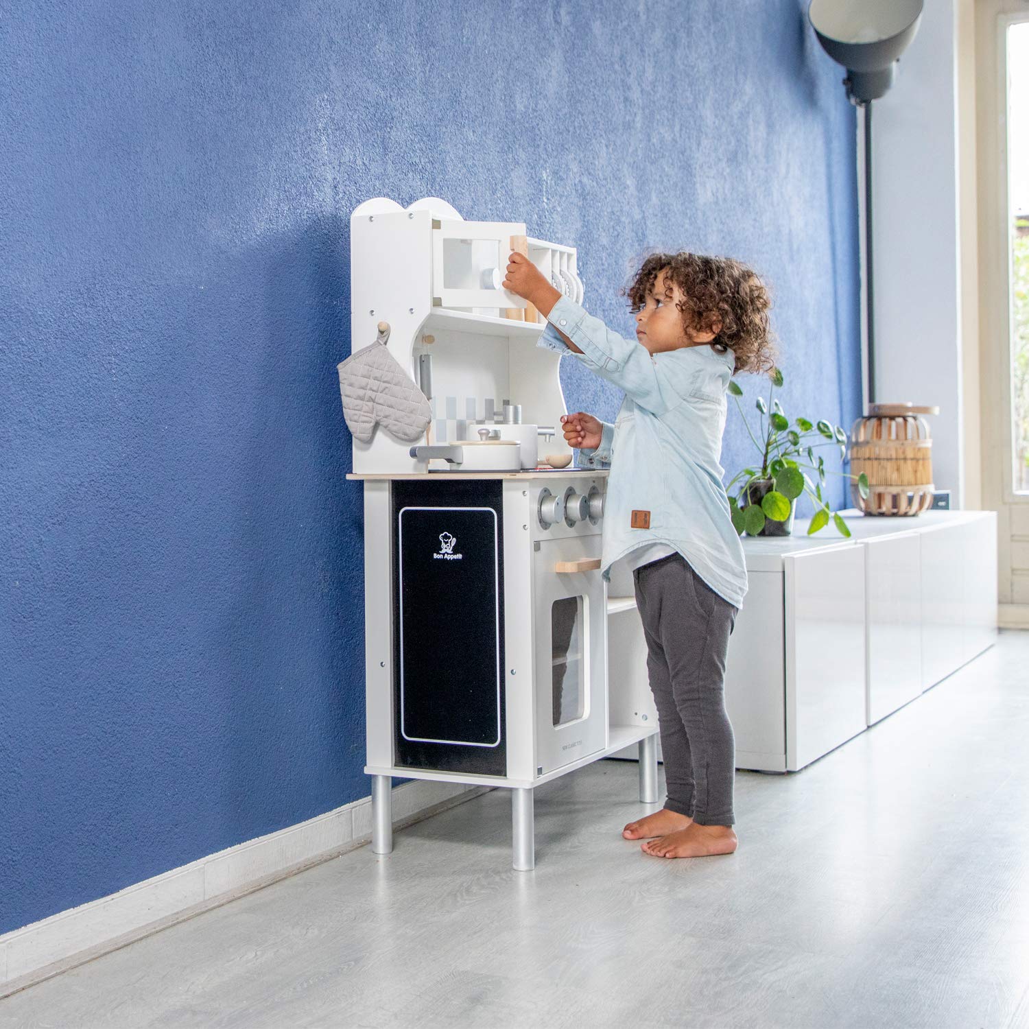 **Wooden Pretend Play Kitchen Set for Kids - Classic Toy with Electric Cooking Sounds & Accessories - Modern White Design - Perfect for Role Play & Imaginative Learning**