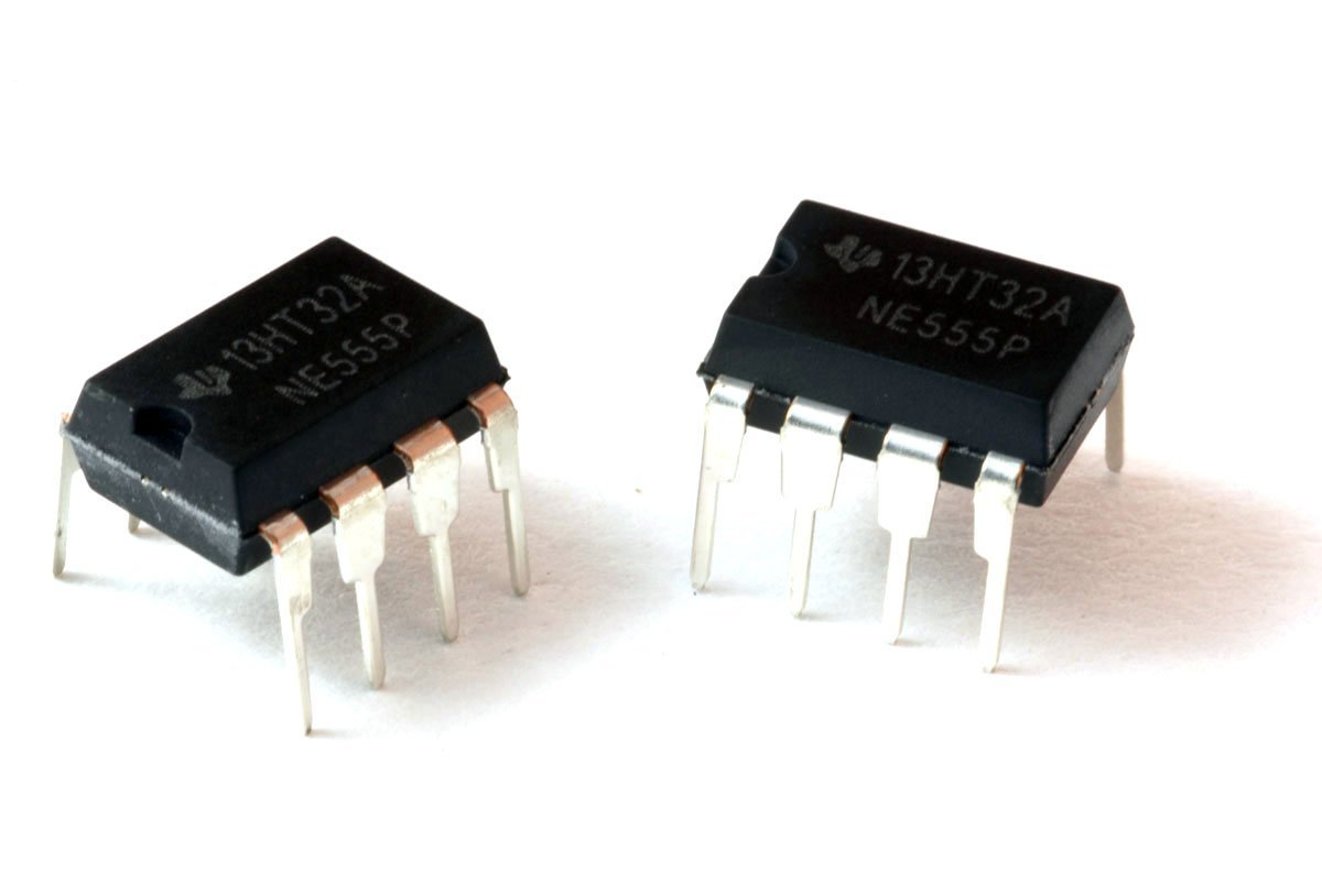 10 Pack NE555P Timer IC - DIP-8 Precision Timing Chip for DIY Electronics, Robotics, and Circuit Projects