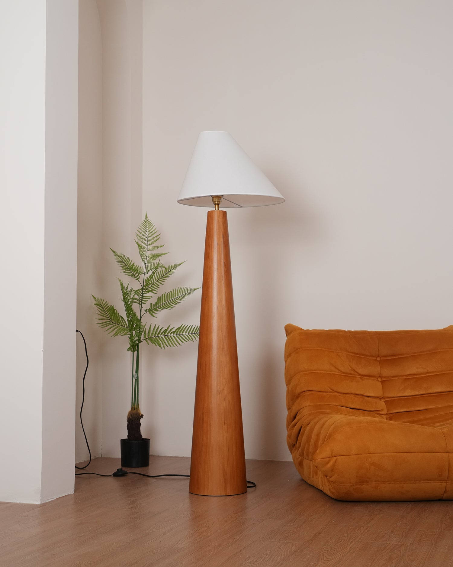 Modern Alvin Floor Lamp with Adjustable Brightness - Stylish Standing Light for Living Room, Bedroom & Office - Perfect for Reading, Relaxing & Decorating
