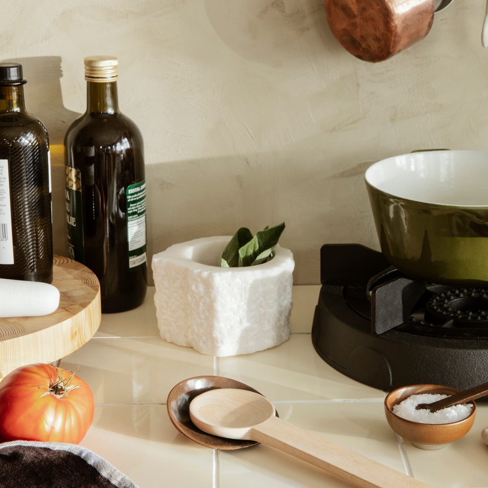 FERM LIVING Petra Quartz Mortar and Pestle Set - White - Perfect for Grinding Spices, Herbs & Making Fresh Pesto in Your Kitchen