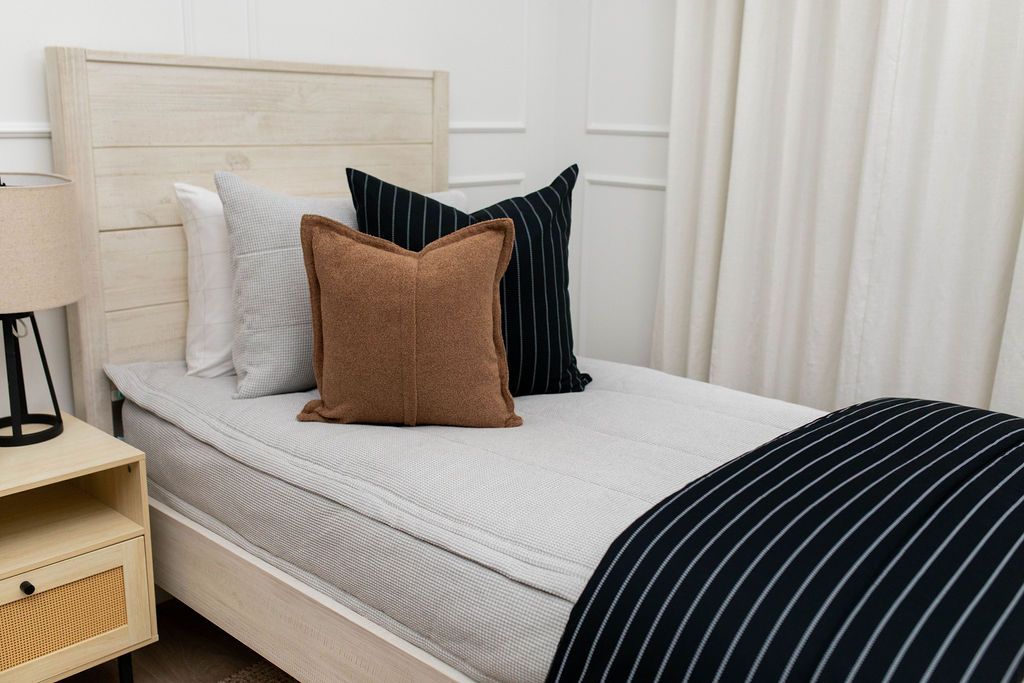 Bryant Soft Fleece Blanket - Ultra Cozy & Warm Throw for Bed, Couch, and Travel - Perfect for Winter Nights, Camping, and Gifts