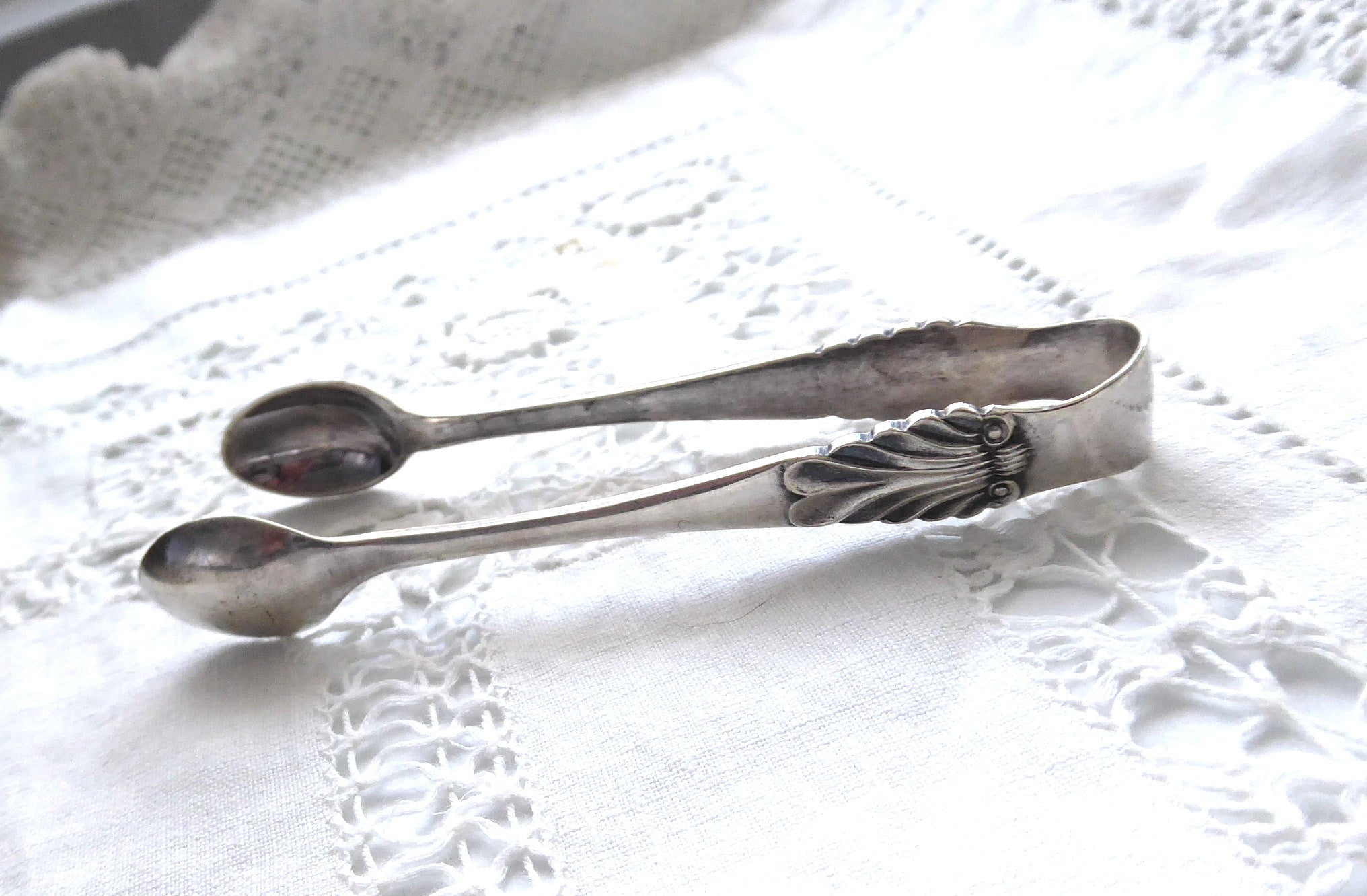 Antique English Sterling Silver Sugar Tongs - Elegant Edwardian Shell Design for Tea Parties & Vintage Tableware Collections