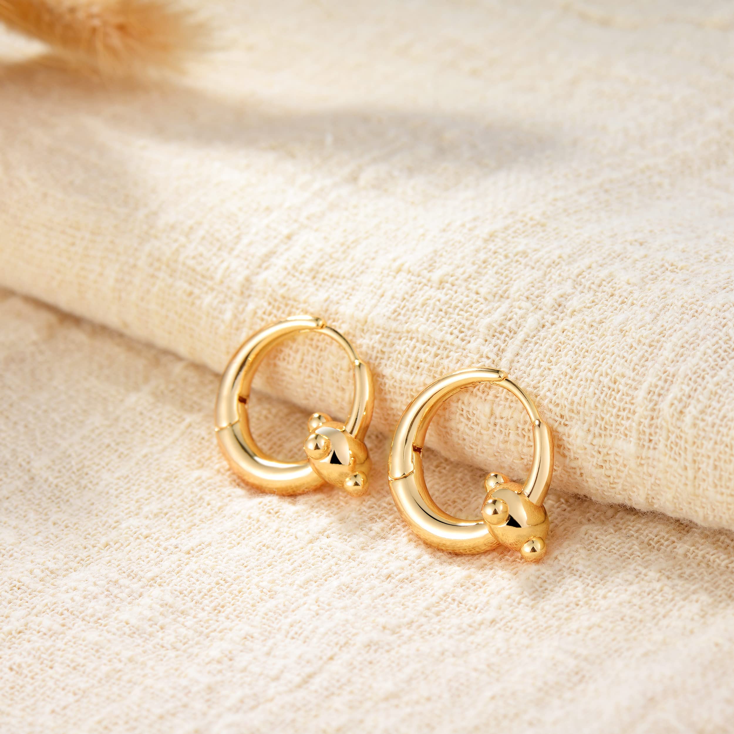 FETTERO Gold Plated Huggie Hoop Earrings for Women - Hypoallergenic Dainty Twist Link Hoops, Minimalist Jewelry Gift | Perfect for Everyday Wear, Date Nights & Special Occasions