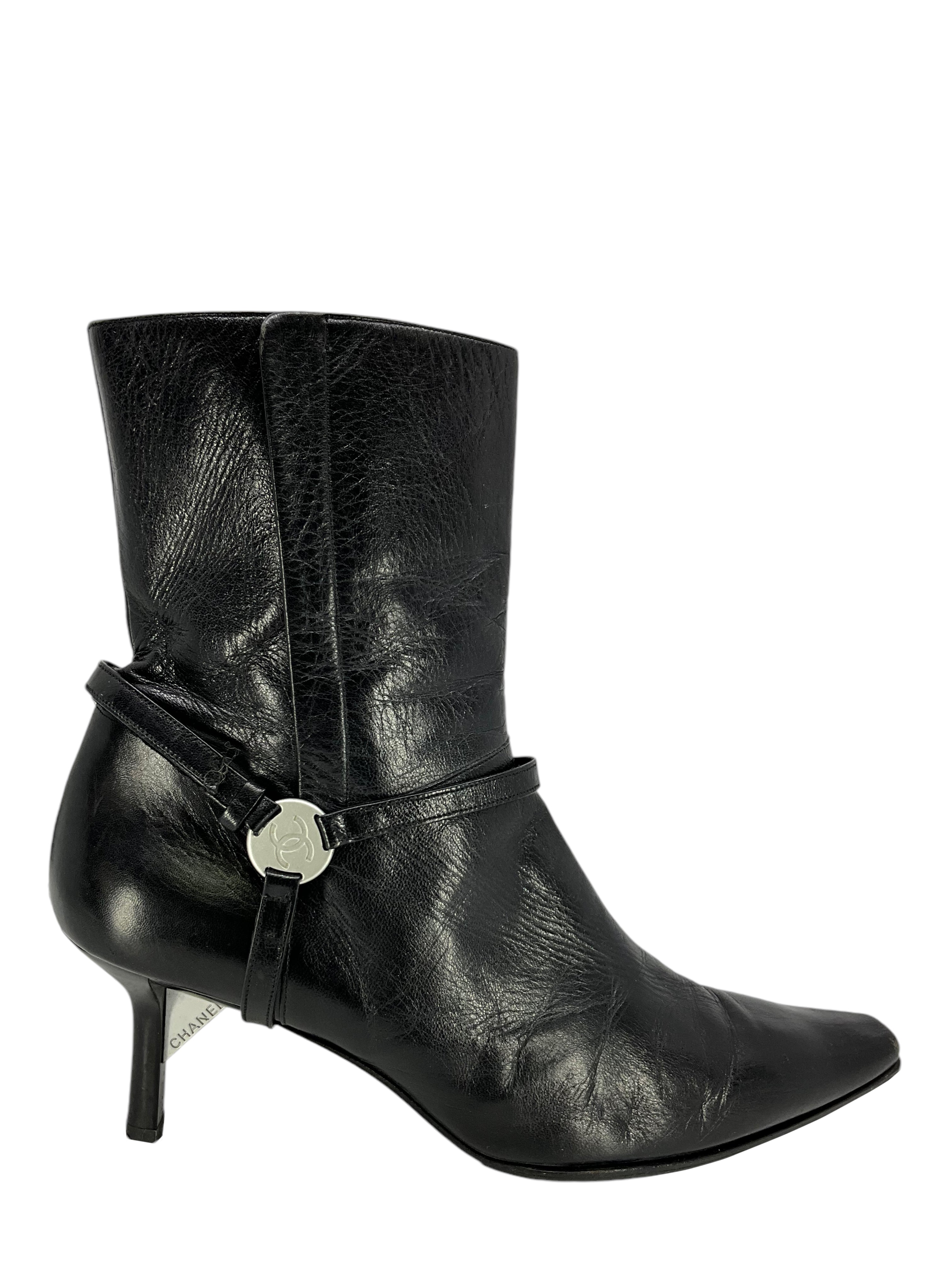 Chanel Black Leather CC Logo Pointed Toe Ankle Boots Size 9 - Perfect for Evening Events & Luxury Fashion Outfits