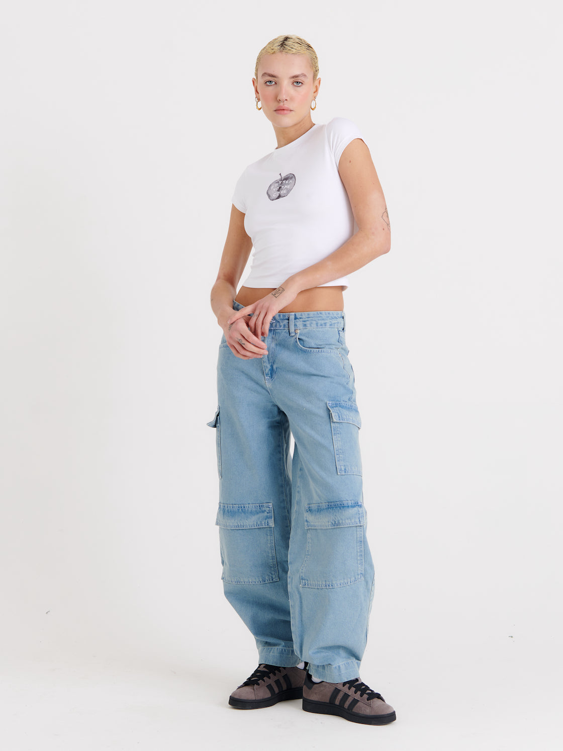 Stylish Light Blue Balloon Jeans for Women - Trendy High Waist Loose Fit Denim Pants - Perfect for Casual Outings, Streetwear & Vintage Fashion Looks