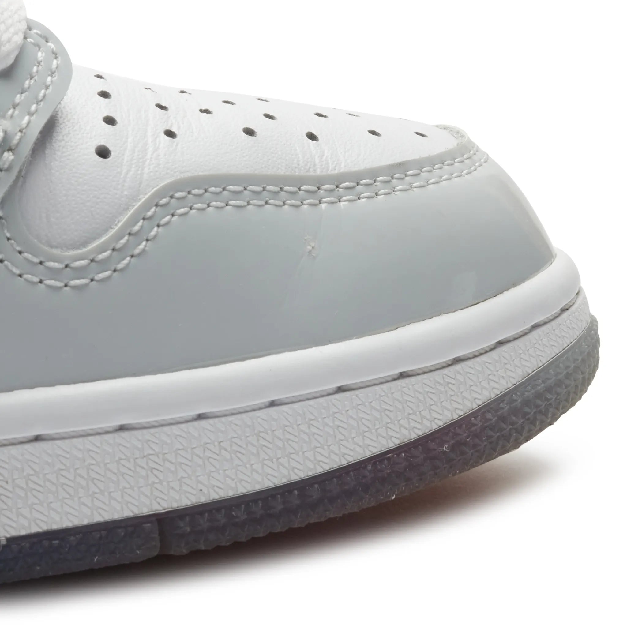 Authentic Pre-Owned Air Jordan 1 Retro High Zoom Sneakers in White & Racer Blue - Classic Basketball Shoes for Streetwear & Sneaker Collectors - Perfect for Casual Wear, Sports & Fashion Outfits