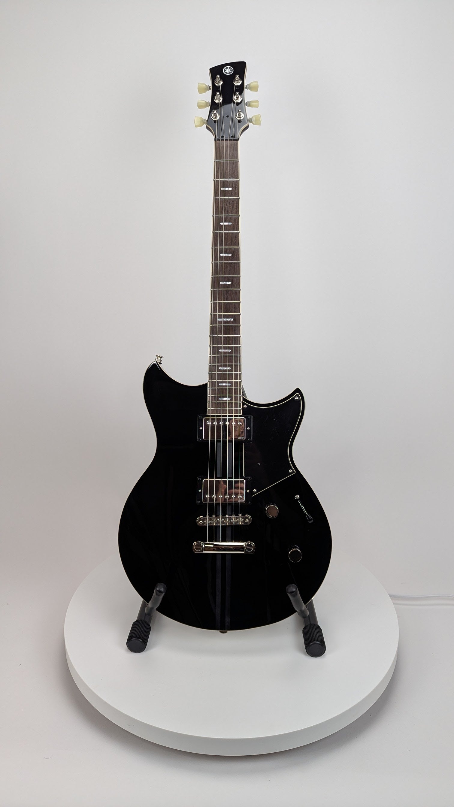 Yamaha RSS20 Revstar Electric Guitar in Black with Gig Bag - Perfect for Live Performances, Studio Recording & Guitar Enthusiasts