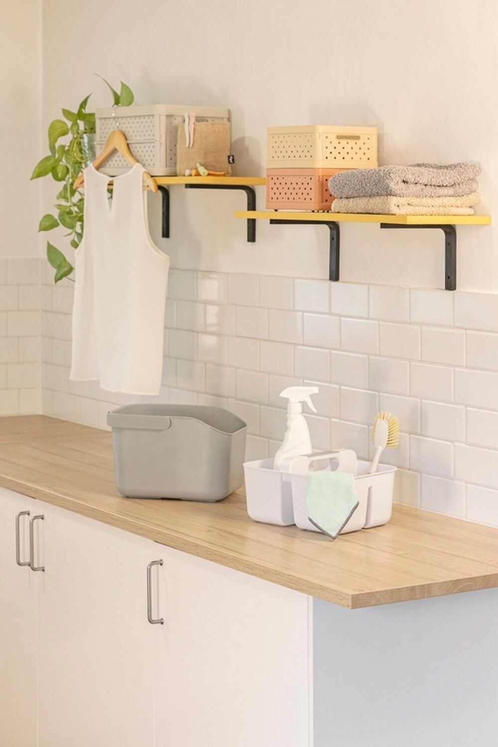 Vigar Rengo Cleaning Caddy with 8L Bucket - Portable Cleaning Organizer for Home, Office & Janitorial Use - Perfect for Mops, Brushes & Cleaning Supplies Storage