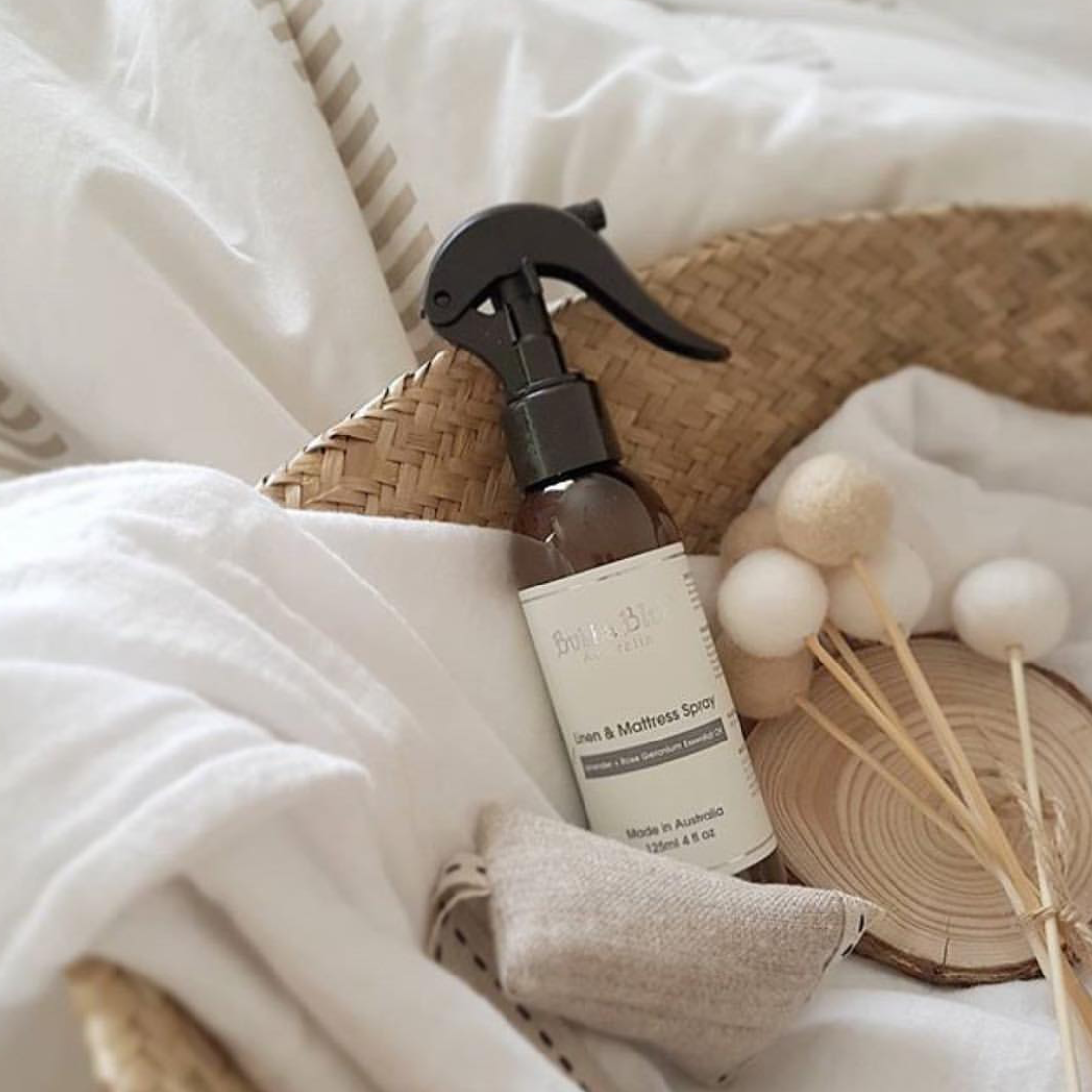 Natural Linen & Mattress Refresher Spray - 125ml Organic Fabric Freshener for Bedding, Sofa & Home - Eliminates Odors & Leaves Fresh Scent - Perfect for Daily Use & Travel