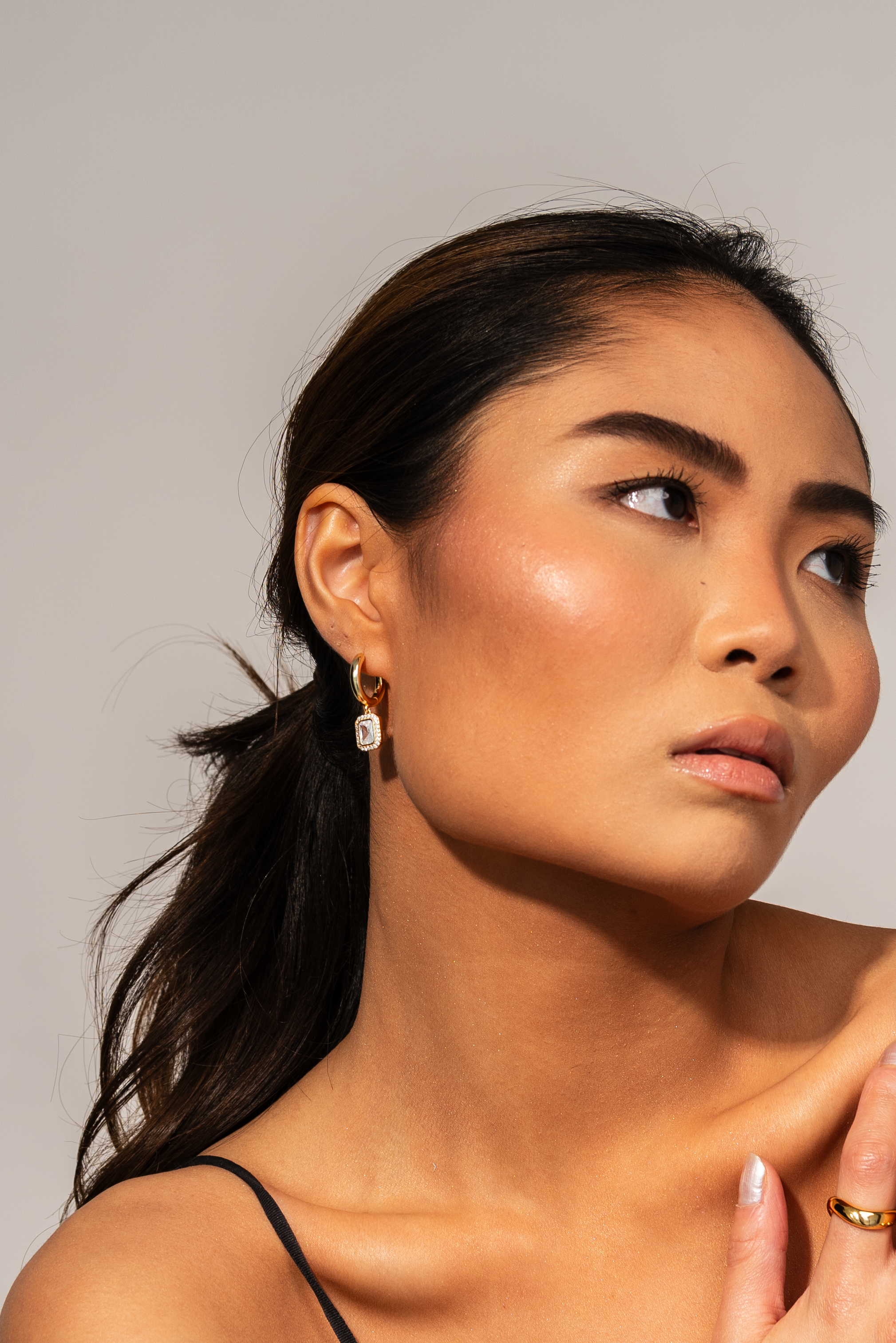 Radiance Hoops In Gold - Elegant Gold Hoop Earrings for Women, Perfect for Parties, Weddings & Everyday Wear