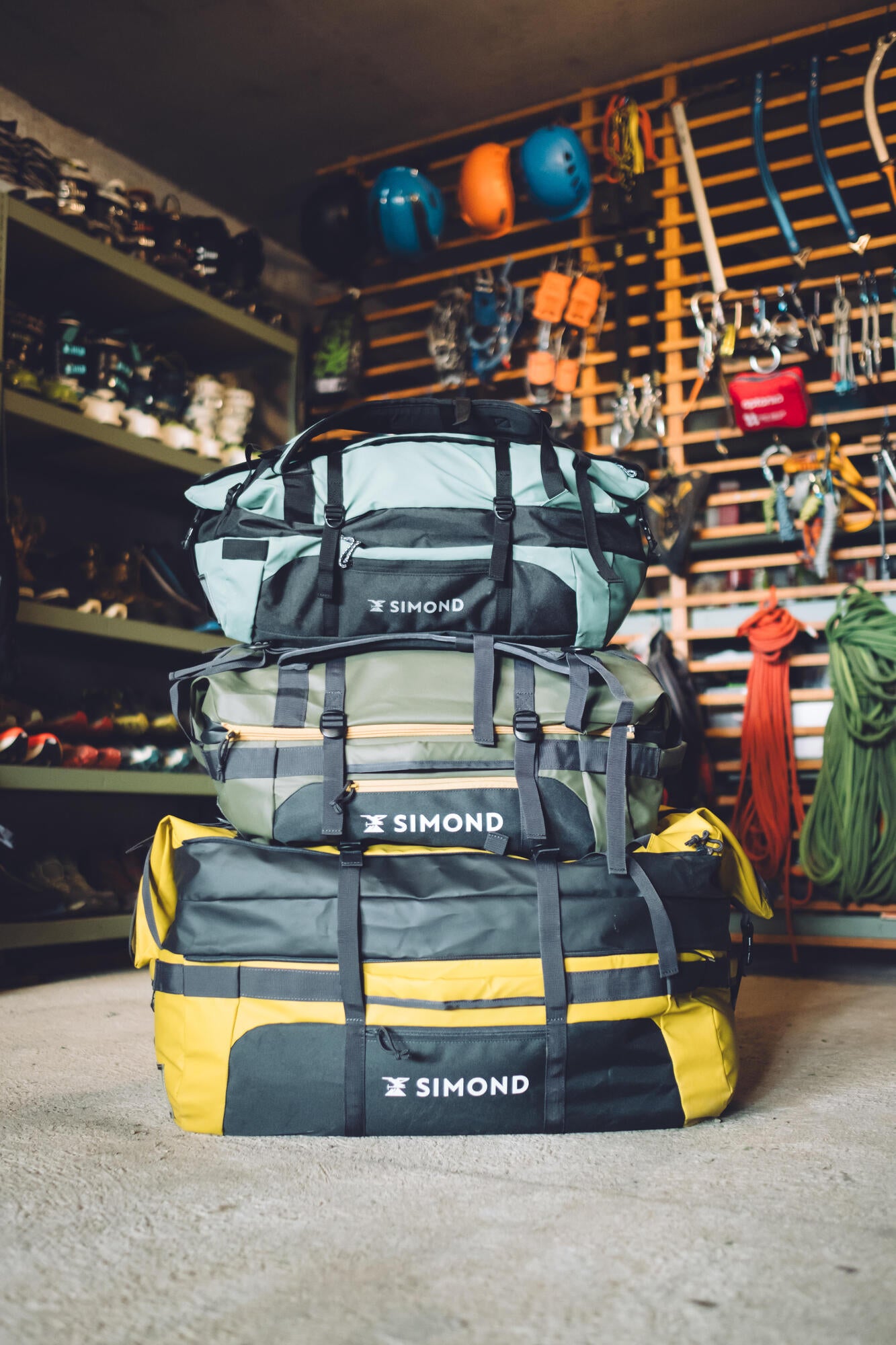 Simond 500 Extend 30-40L Waterproof Duffle Bag for Travel, Camping & Gym | Heavy Duty Carry On Luggage with Shoulder Strap