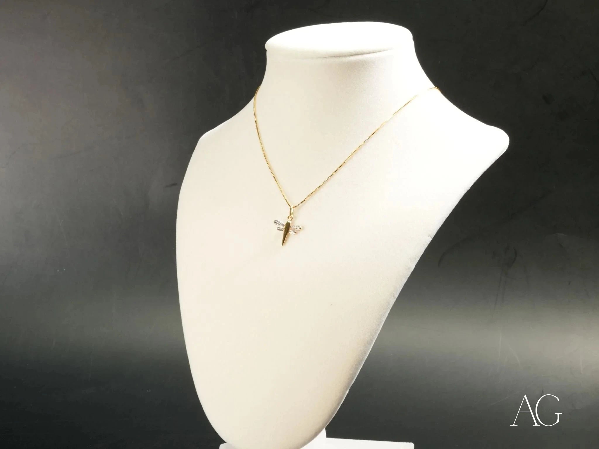 Golden Dragonfly Pendant Necklace - Elegant Jewelry Gift for Women - Perfect for Birthday, Anniversary & Everyday Wear