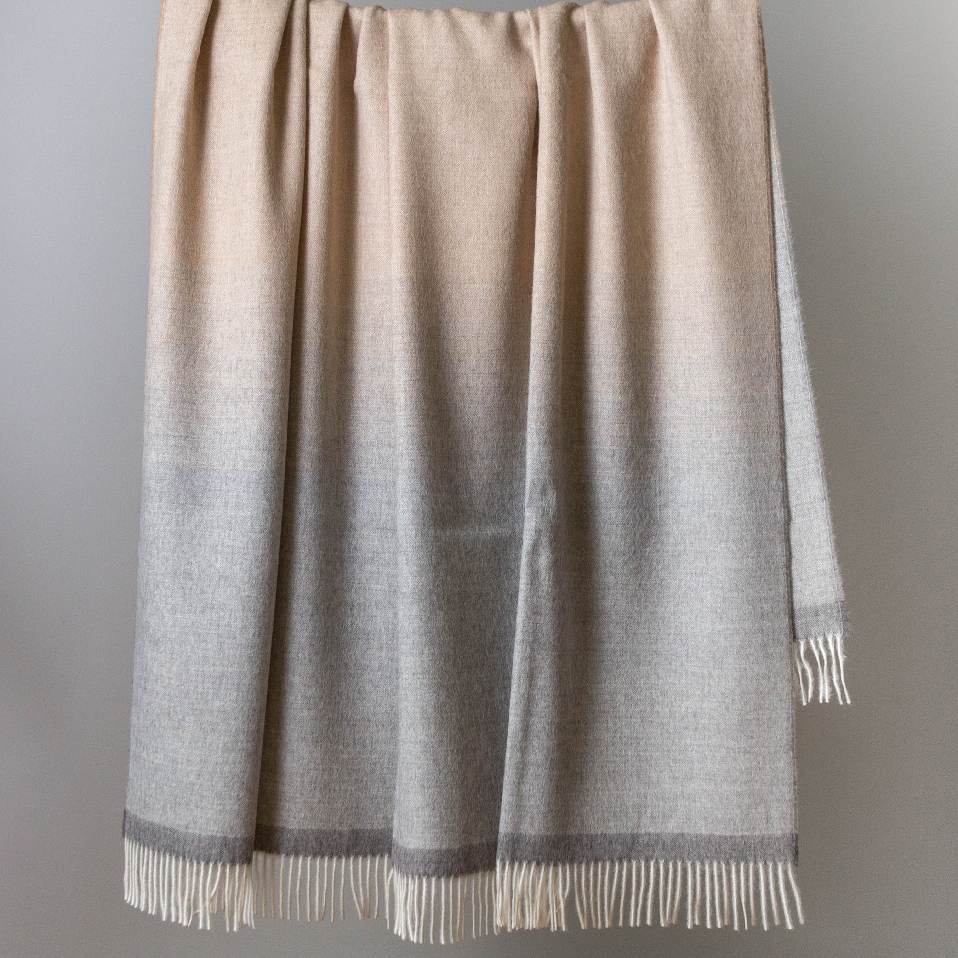 Premium Alpaca Wool Throws - Ultra Soft & Warm Blankets for Winter - Cozy Home Decor & Perfect Gift for Holidays - Ideal for Sofa, Bed, and Travel Use