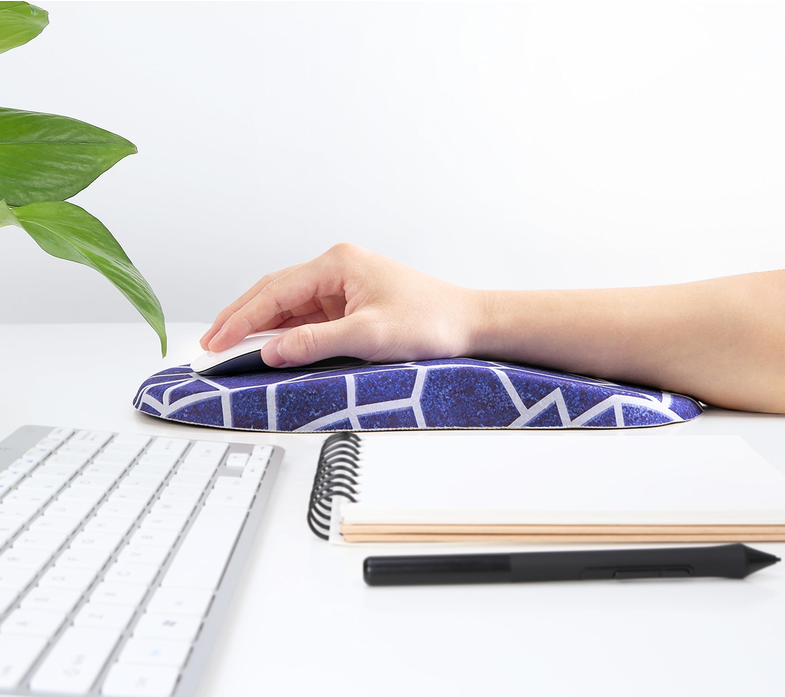 Ergonomic Mouse Pad with Memory Foam Wrist Support - Pain Relief Non-Slip PU Base Computer Mousepad for Office & Home Use - Perfect for Long Hours Typing, Gaming, and Graphic Design (1PC, Geometry Pattern)