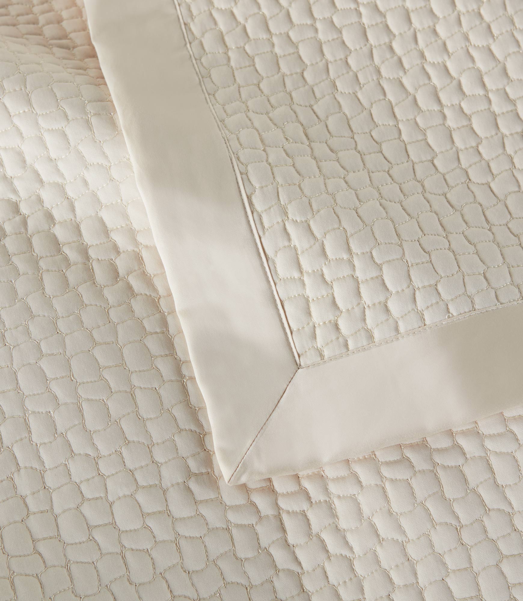 Hamilton Quilted Coverlet - Soft & Lightweight Bedspread for All Seasons | Perfect for Guest Rooms, Master Bedrooms & Cozy Home Decor