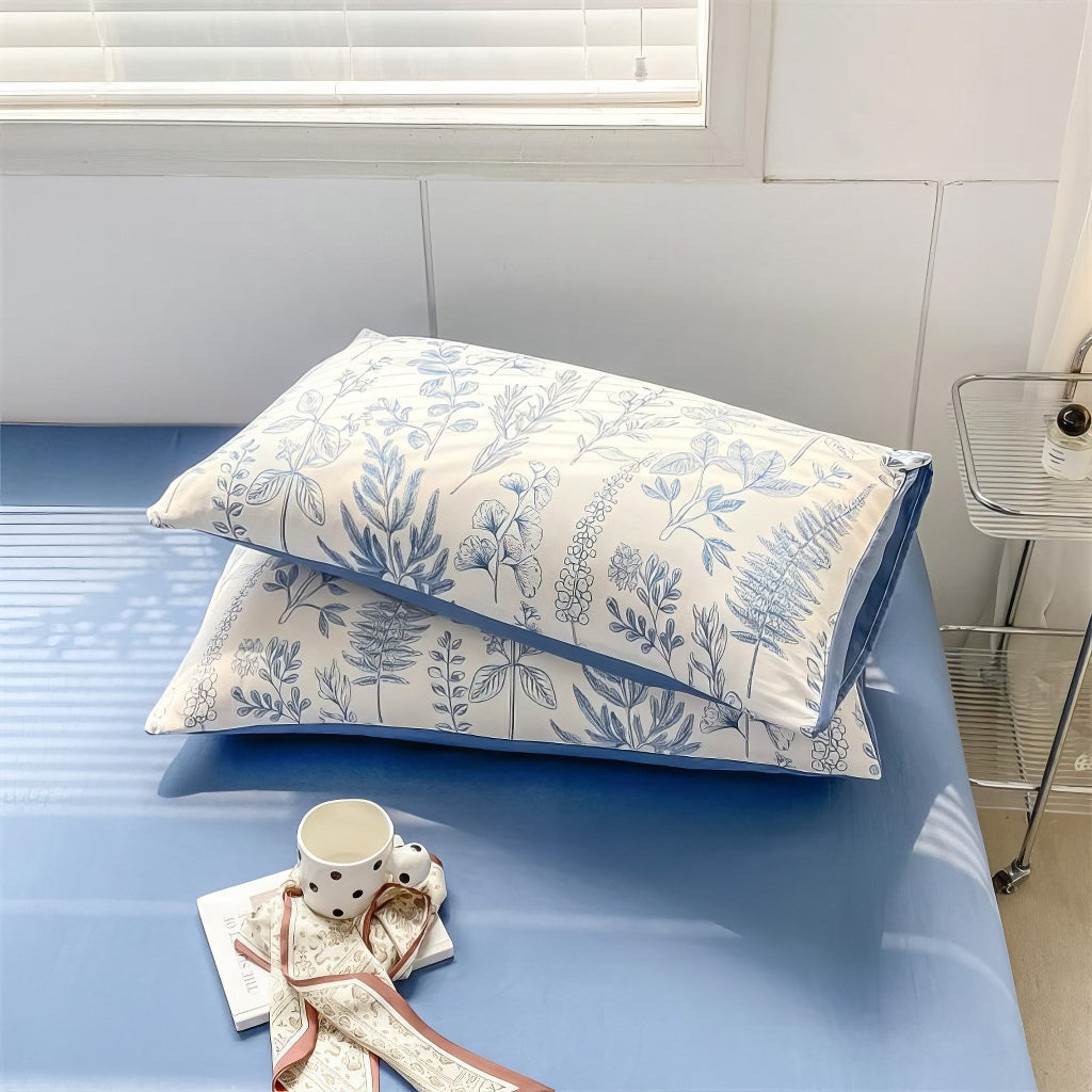 Monochrome Blue Wildflowers Print Bedding Set - Queen Size Duvet Cover & Pillowcases - Soft Cotton Bed Sheets for Modern Bedroom Decor | Perfect for Guest Rooms, Master Bedrooms & Cozy Home Styling