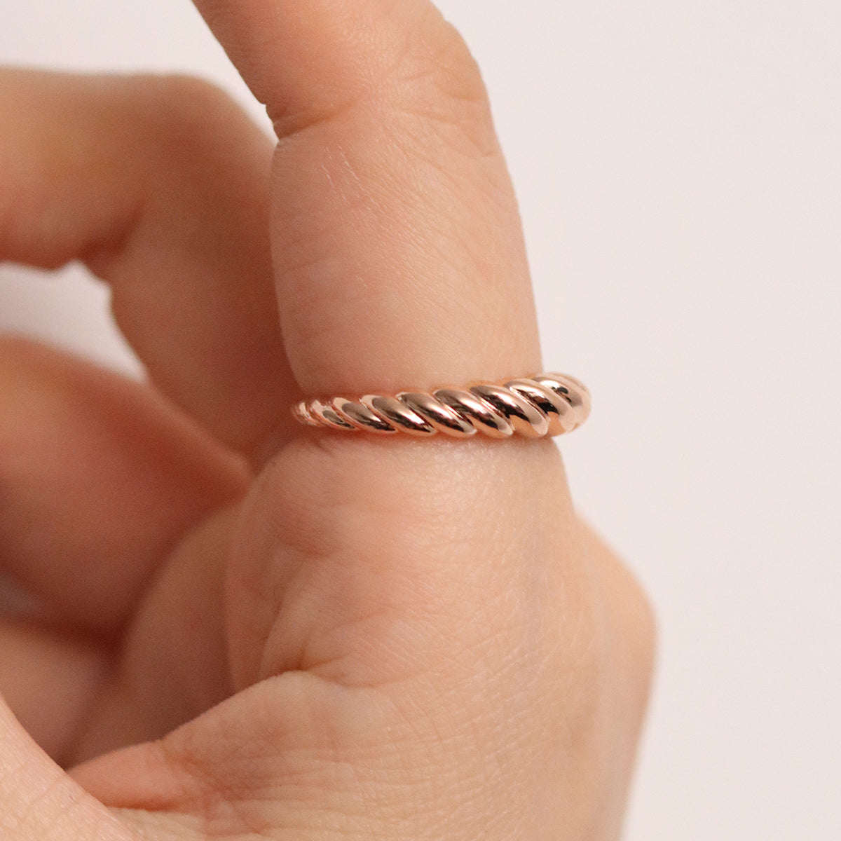 Oval Shaped Screw Band Ring - Adjustable Stainless Steel Jewelry for Women & Men - Perfect for Weddings, Engagements, and Everyday Fashion Accessories