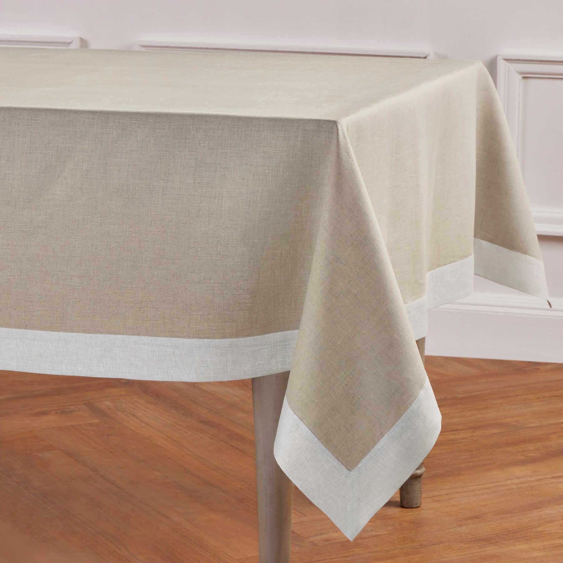 Festive Edge Tablecloth - Elegant Holiday Dining Decor for Christmas, Thanksgiving & Parties - Waterproof & Wrinkle-Resistant