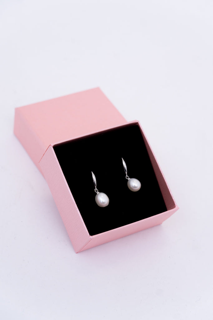 Exquisite Pearl Drop Earrings for Women - Elegant Dangle Jewelry Gift for Wedding, Party & Special Occasions