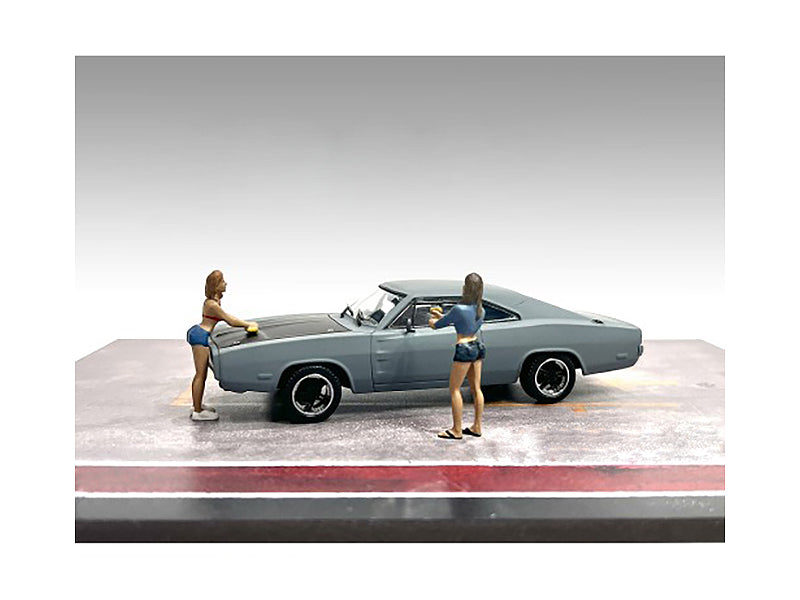 1/43 Scale Car Wash Girls Set - Jessica & Jennifer 2-Piece Figure for Model Cars | Perfect for Diorama Displays & Automotive Scenes