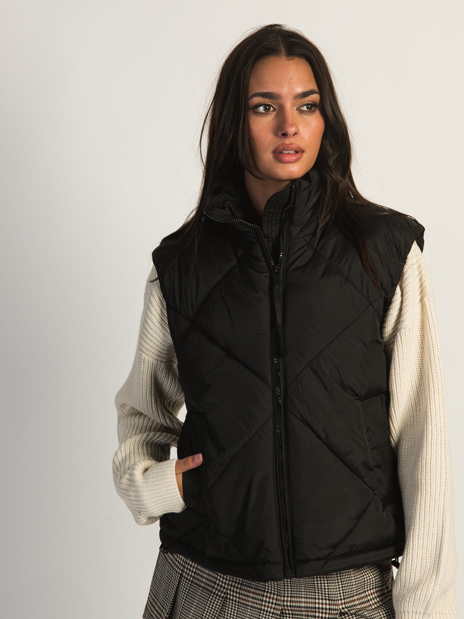 B.YOUNG BOMINA Quilted Puffer Vest for Women - Lightweight Warm Winter Fashion Jacket - Perfect for Outdoor Activities, Hiking & Casual Wear
