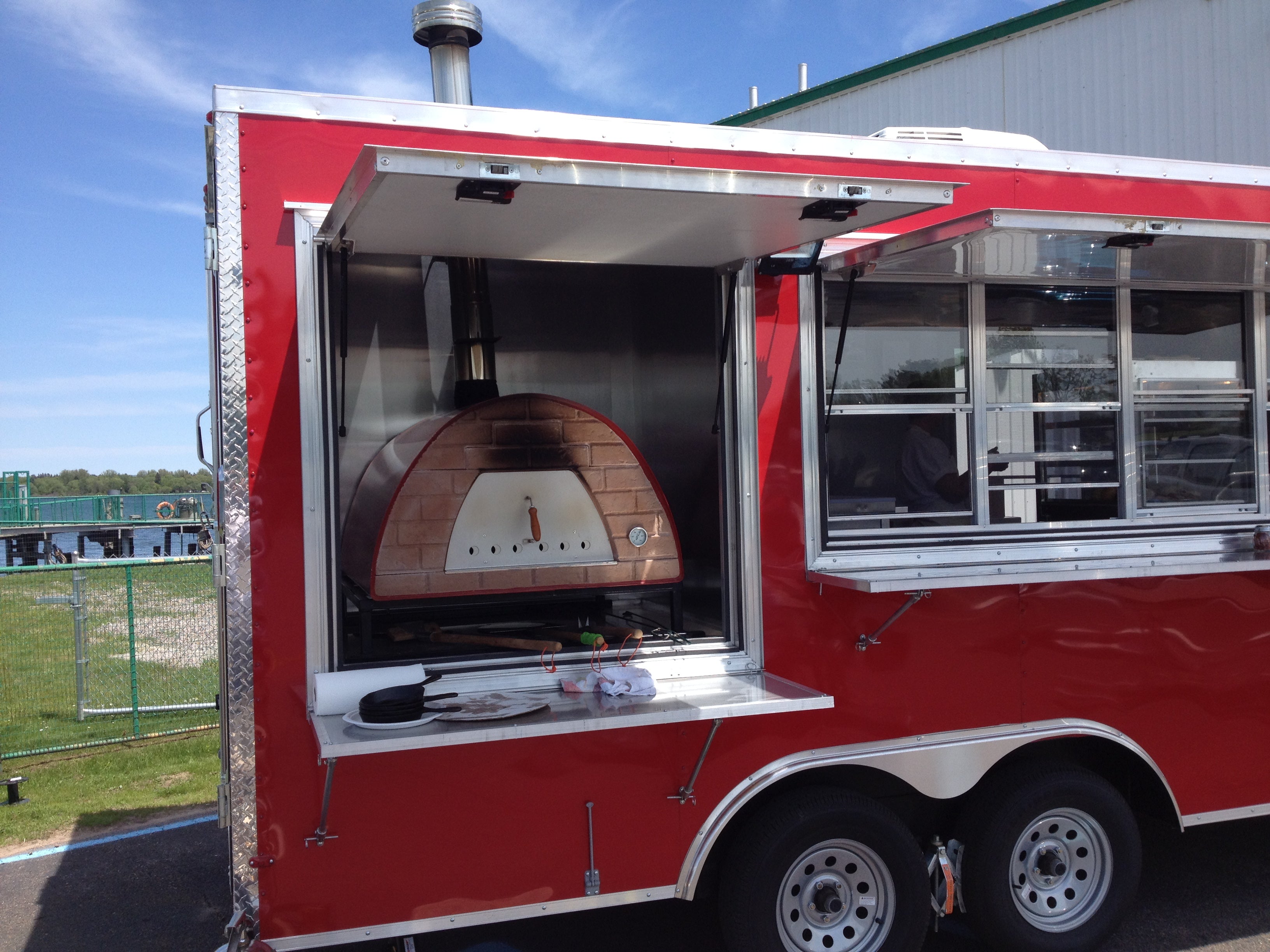 MAXIMUS PRIME Large Portable Pizza Oven - Black | Outdoor Wood Fired Pizza Maker for Backyard, Camping & Tailgating | Perfect for Home Chefs & Pizza Lovers