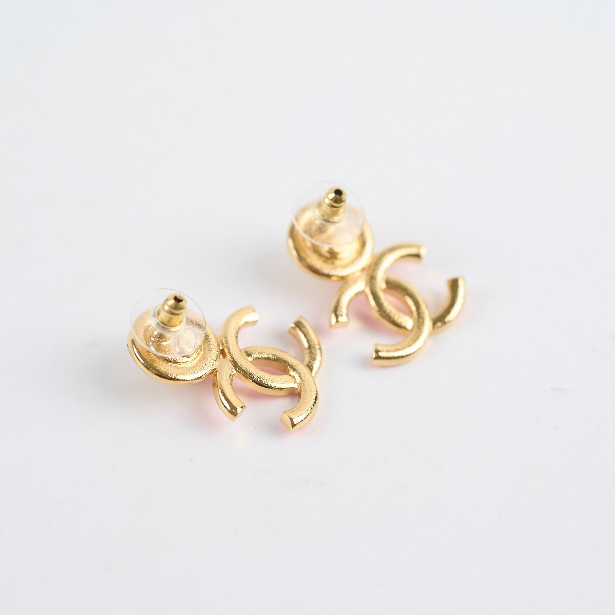 Chanel CC Logo Pearl Earrings in Pink - Elegant Luxury Fashion Jewelry for Women, Perfect for Parties, Weddings & Special Occasions