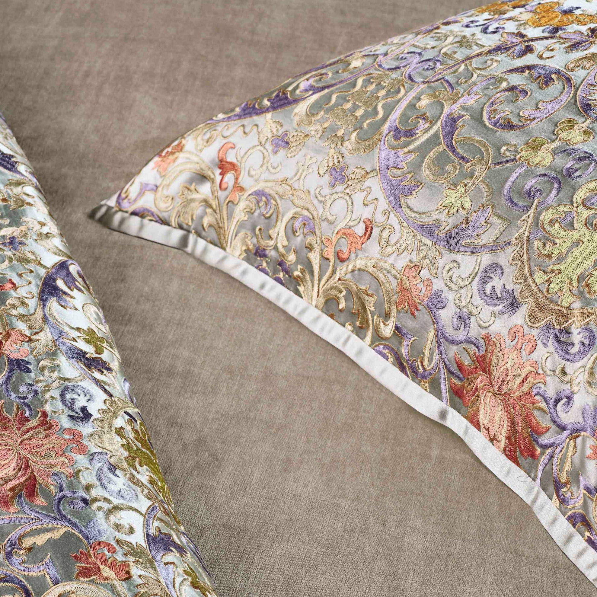 Venezia Throw Blanket - Soft & Cozy Knit Throw for Couch, Bed, or Sofa - Perfect for Home Decor, Gifts, and Winter Warmth
