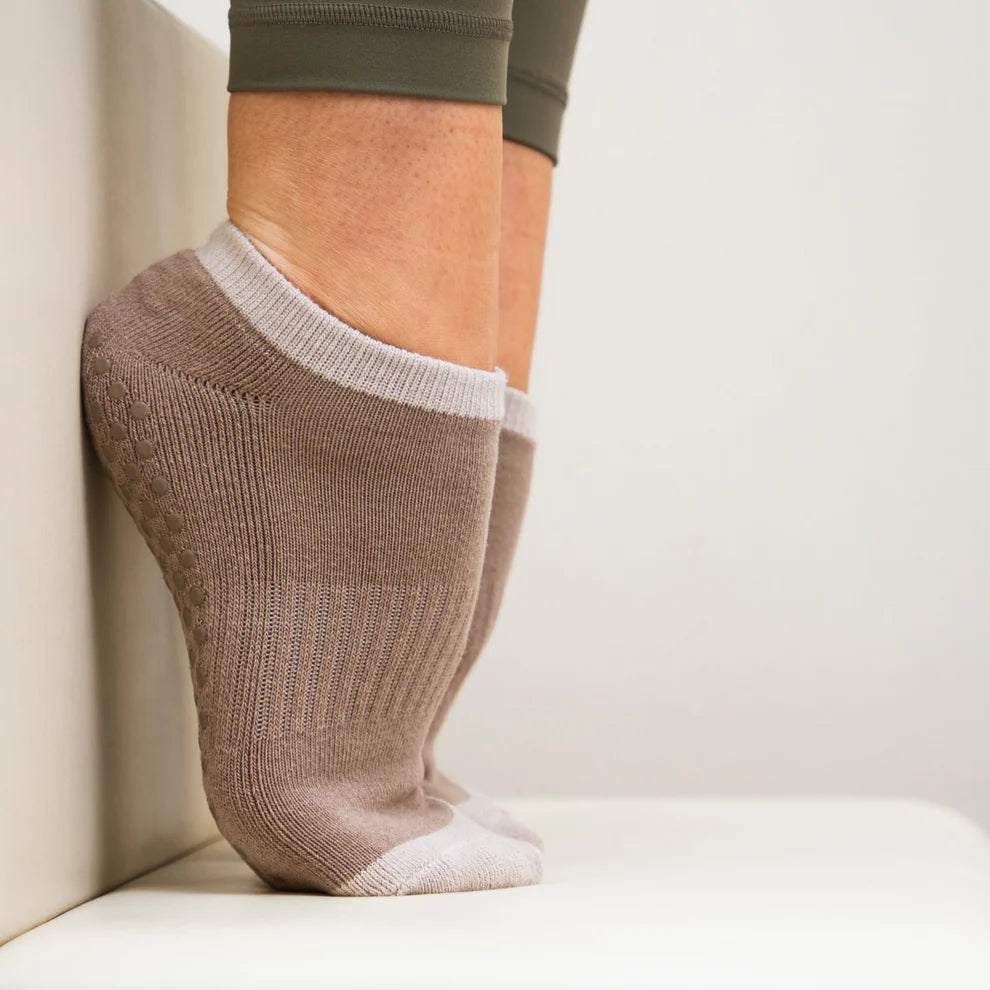 Non-Slip Grip Socks for Women & Men - Yoga, Pilates, Barre, Workout & Dance - Anti-Skid Socks with Traction for Home, Gym & Studio - Perfect for Fitness, Exercise & Sports Activities