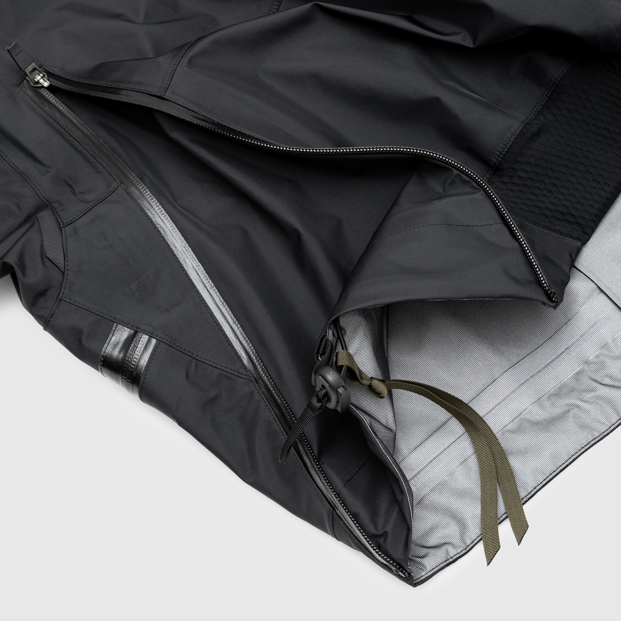 J123A GT 3L GORE-TEX Tactical Jacket for Outdoor Adventures - Waterproof & Breathable Military Style Jacket for Hiking, Camping, and Extreme Weather Conditions