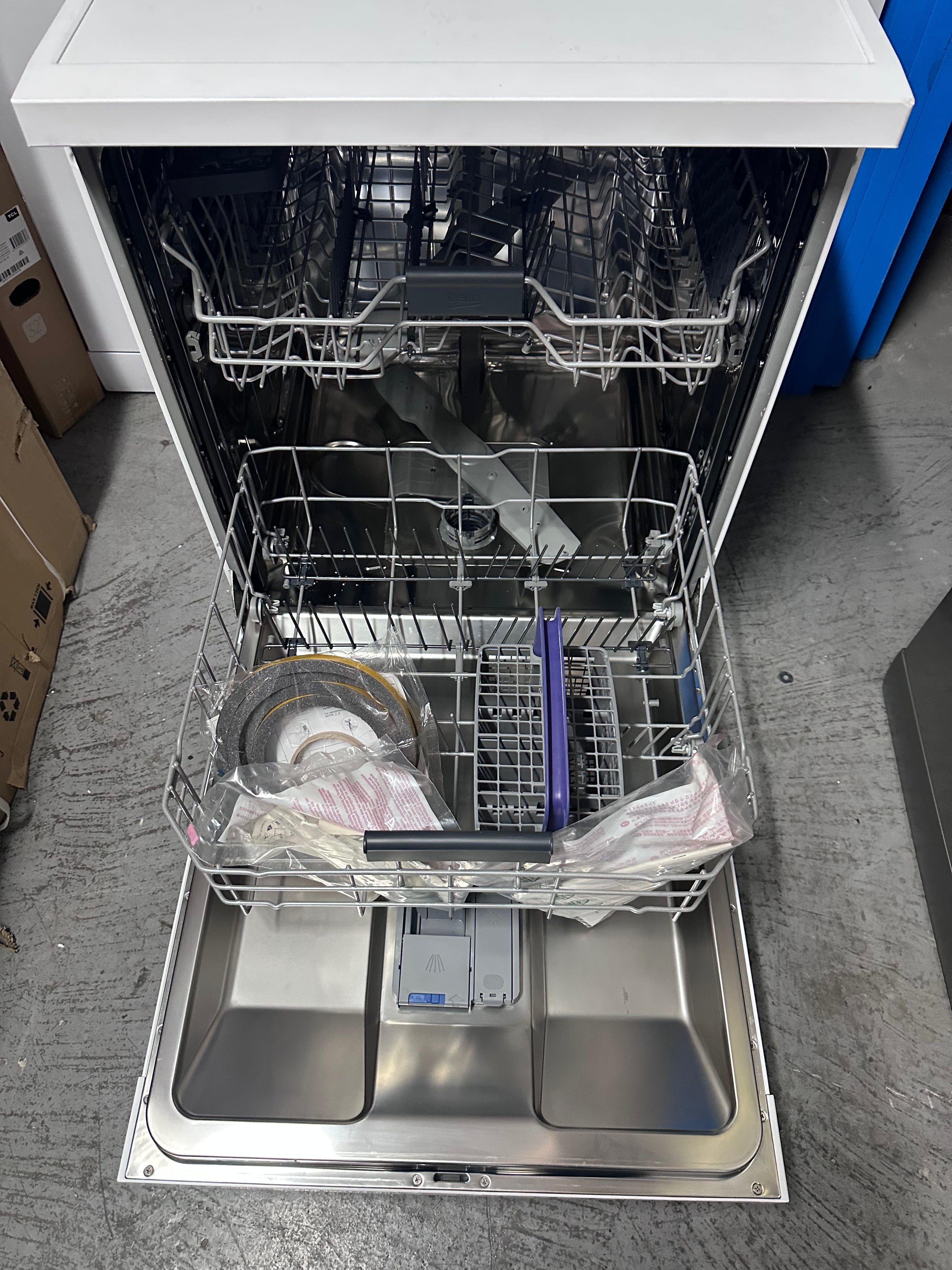 Beko BDF1410W Freestanding Dishwasher - 14 Place Settings, Energy Efficient, Factory Second with Manufacturer Warranty - Perfect for Large Families & Entertaining Guests