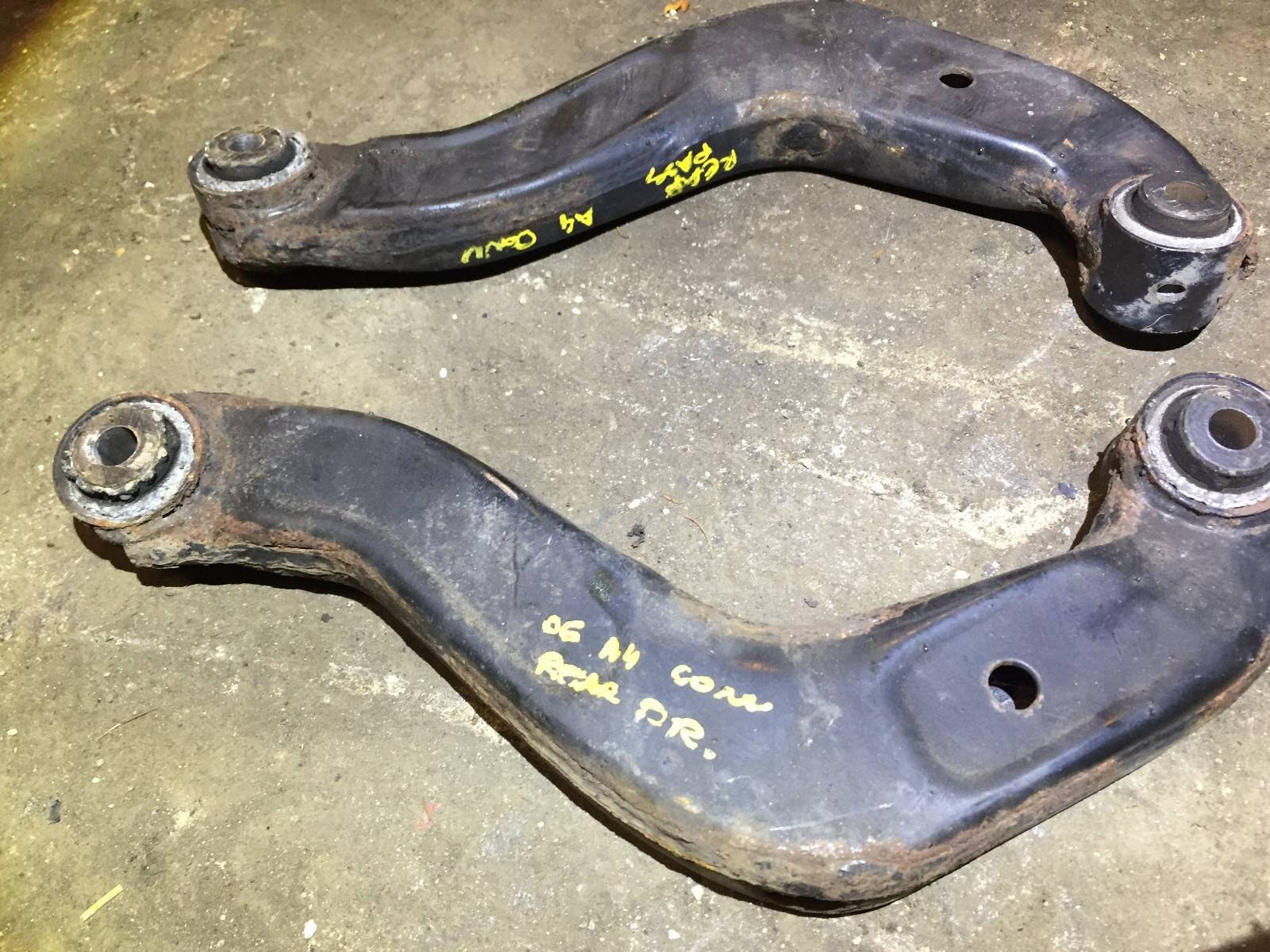 02-06 Audi A4 B6 Rear Upper Control Arm Pair - Left & Right OEM Replacement - Perfect for Suspension Repair & Performance Upgrade