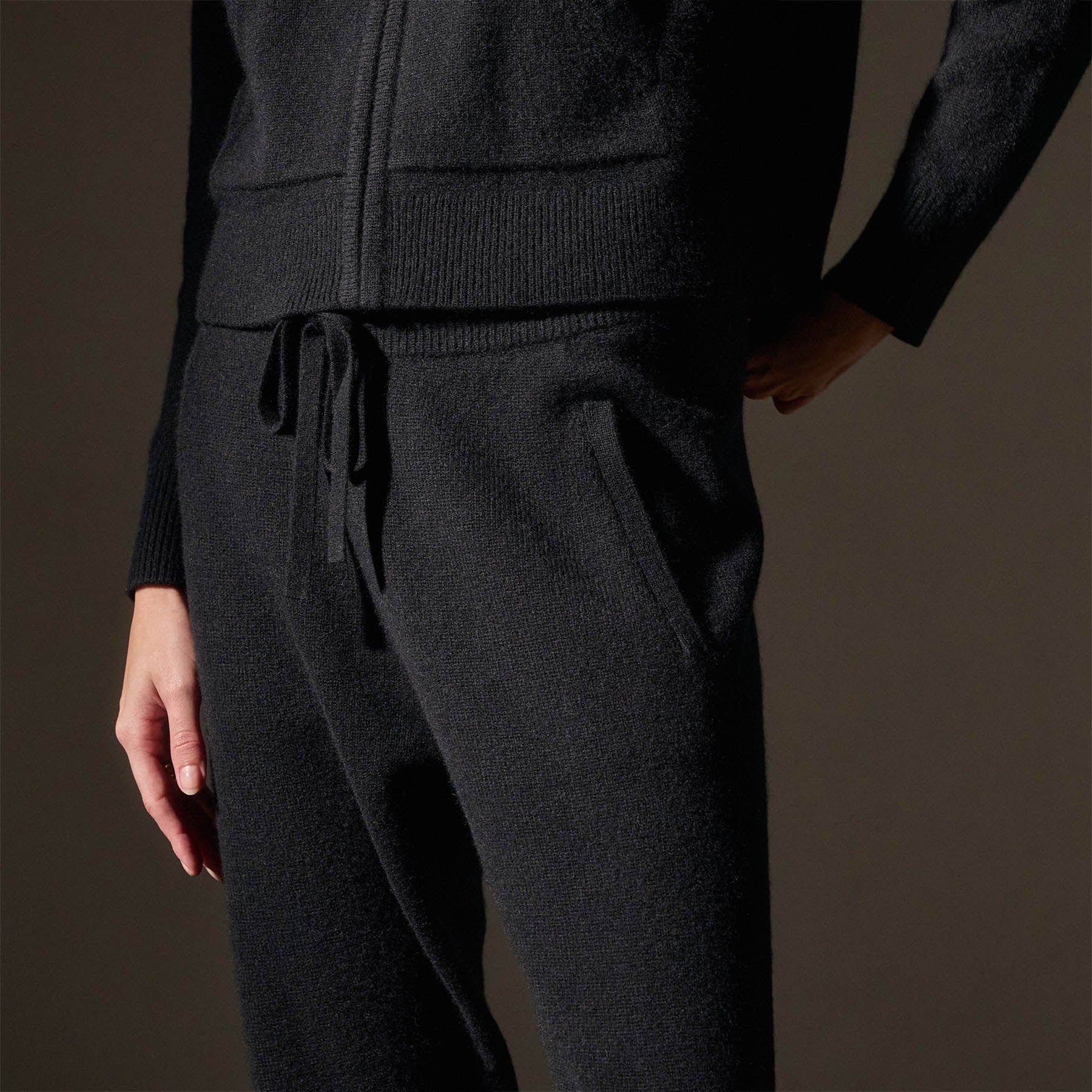 Premium Cashmere Jogger Pants for Women - Soft & Warm Black Lounge Pants - Perfect for Yoga, Travel & Relaxation at Home