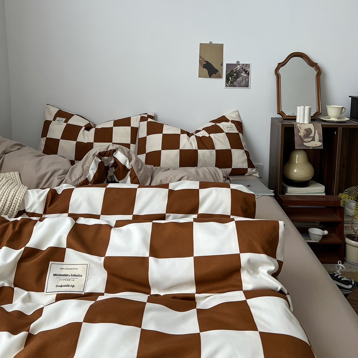 Brown Checkered Bedding Set - Queen Size 4-Piece Comforter Set with Pillow Shams - Soft & Cozy Plaid Pattern Bed Sheets - Perfect for Master Bedroom, Guest Room & Dorm Decor